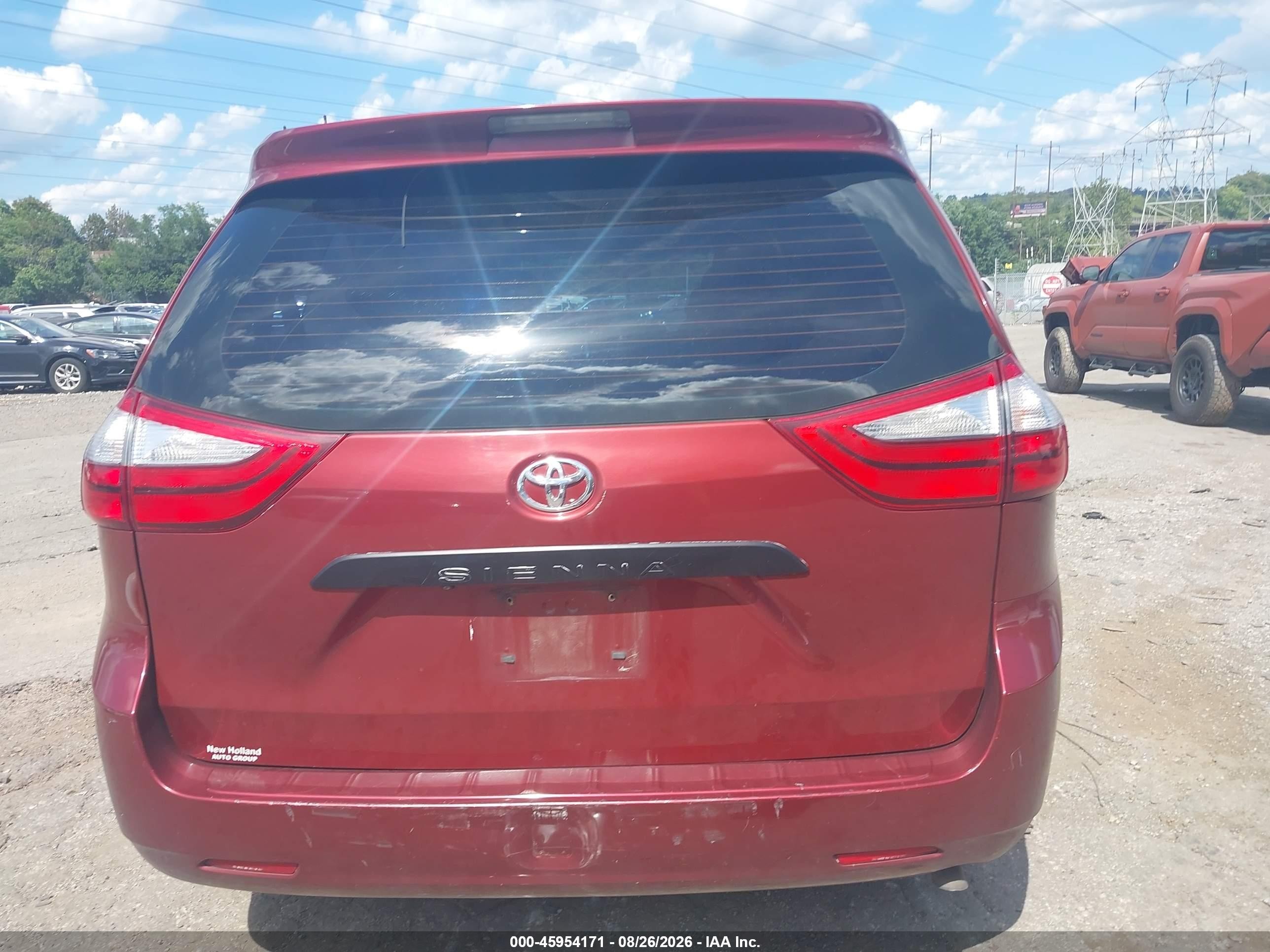 2015 Toyota Sienna L 7 Passenger Бордовый vin: 5TDZK3DC8FS633634
