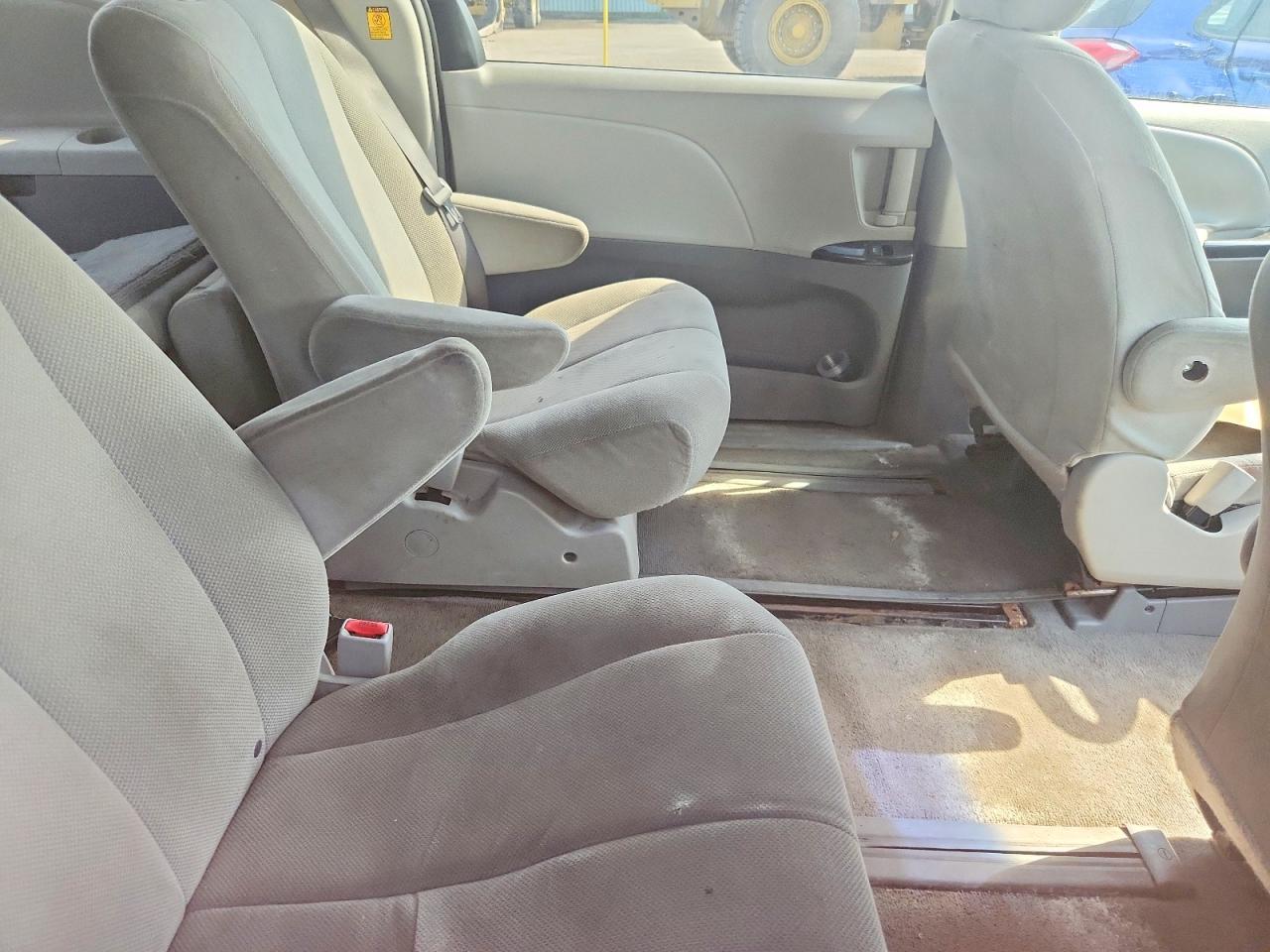 2011 Toyota Sienna Base 7-passenger Black vin: 5TDZK3DC9BS050290