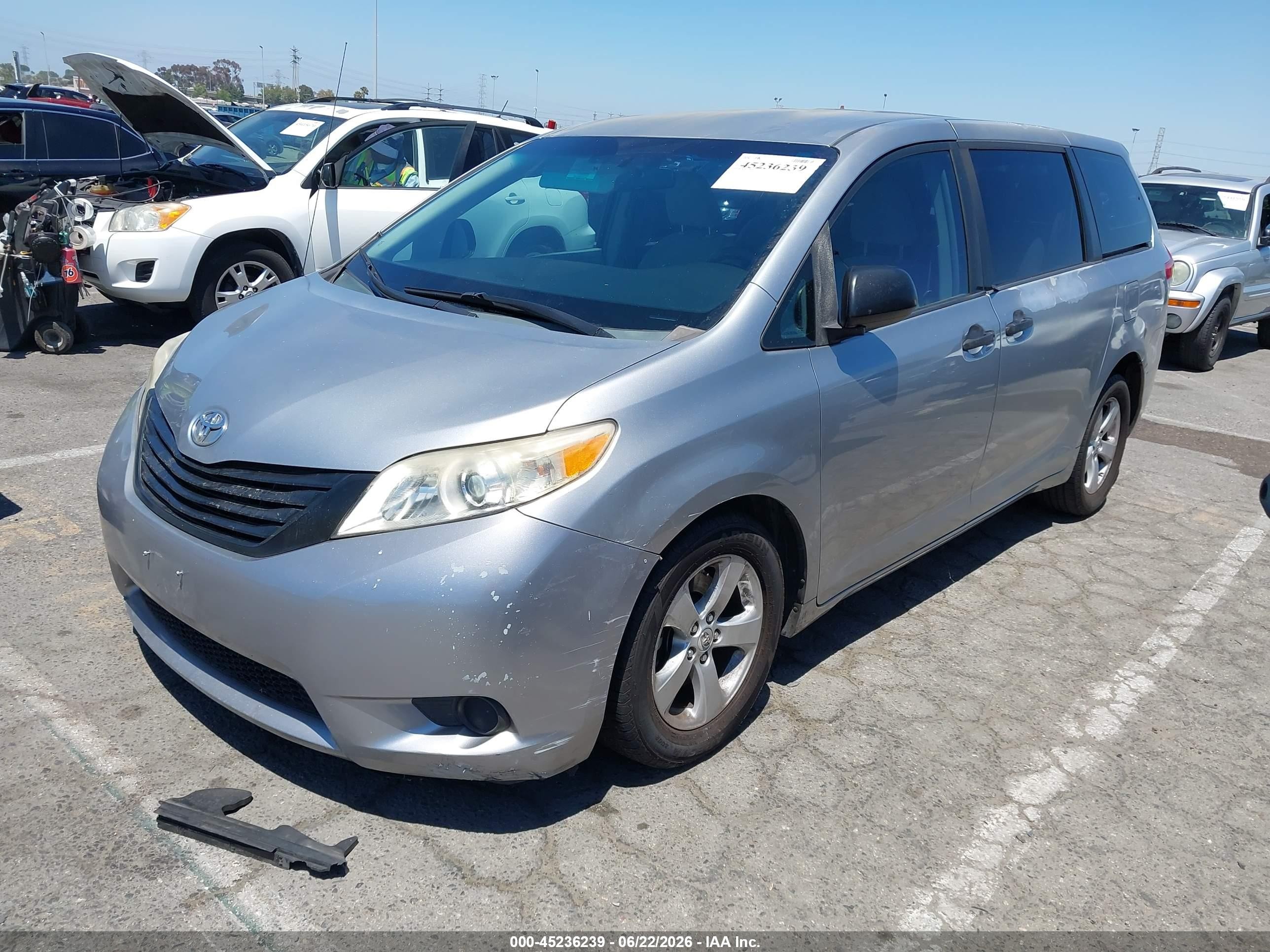 2011 Toyota Sienna Base V6 Silver vin: 5TDZK3DC9BS097481