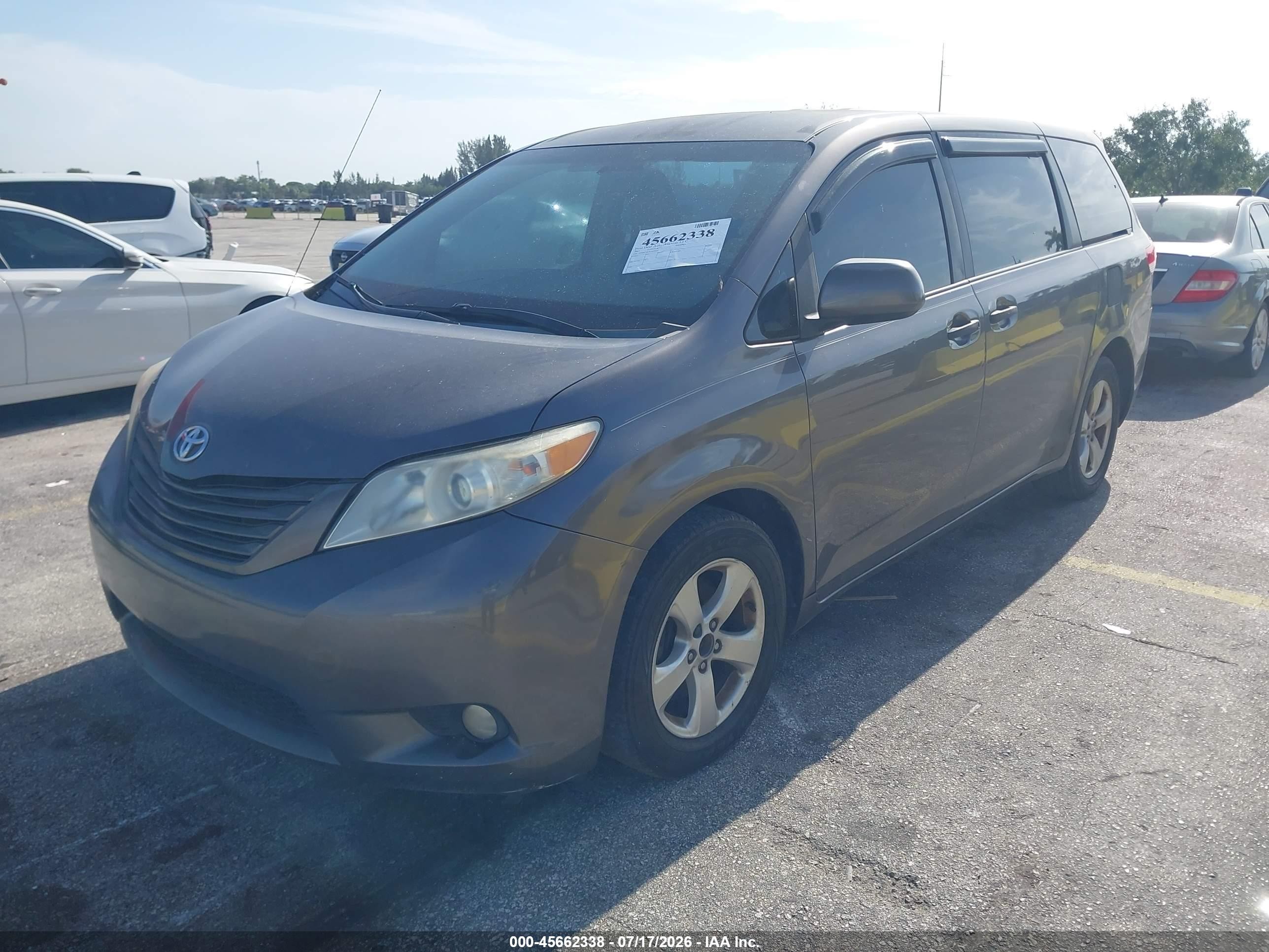 2012 Toyota Sienna Base V6 7 Passenger Gray vin: 5TDZK3DC9CS192009