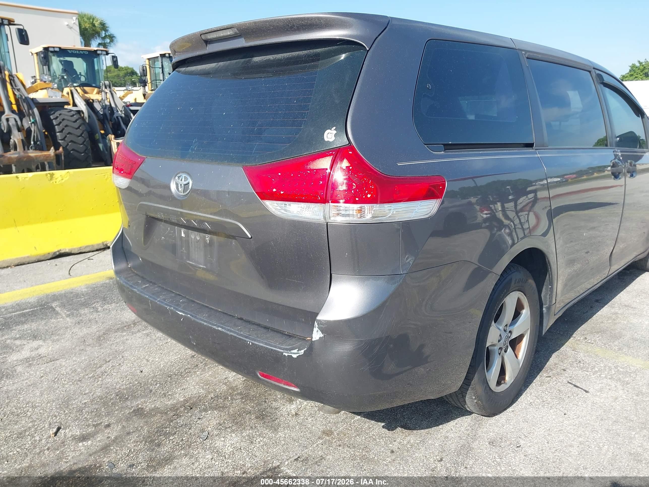 2012 Toyota Sienna Base V6 7 Passenger Gray vin: 5TDZK3DC9CS192009
