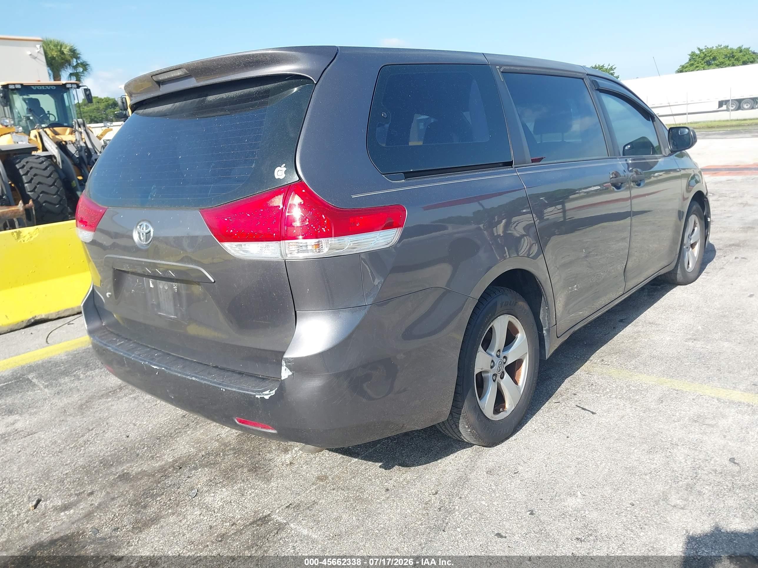 2012 Toyota Sienna Base V6 7 Passenger Gray vin: 5TDZK3DC9CS192009