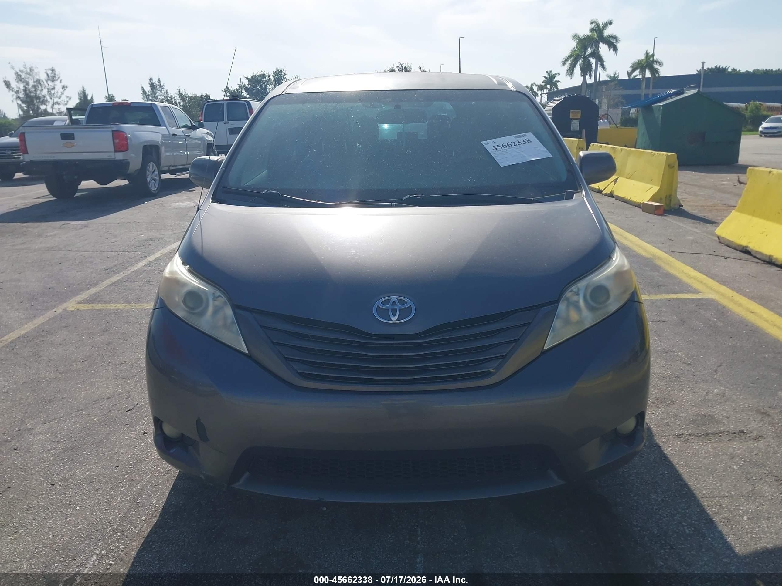 2012 Toyota Sienna Base V6 7 Passenger Gray vin: 5TDZK3DC9CS192009