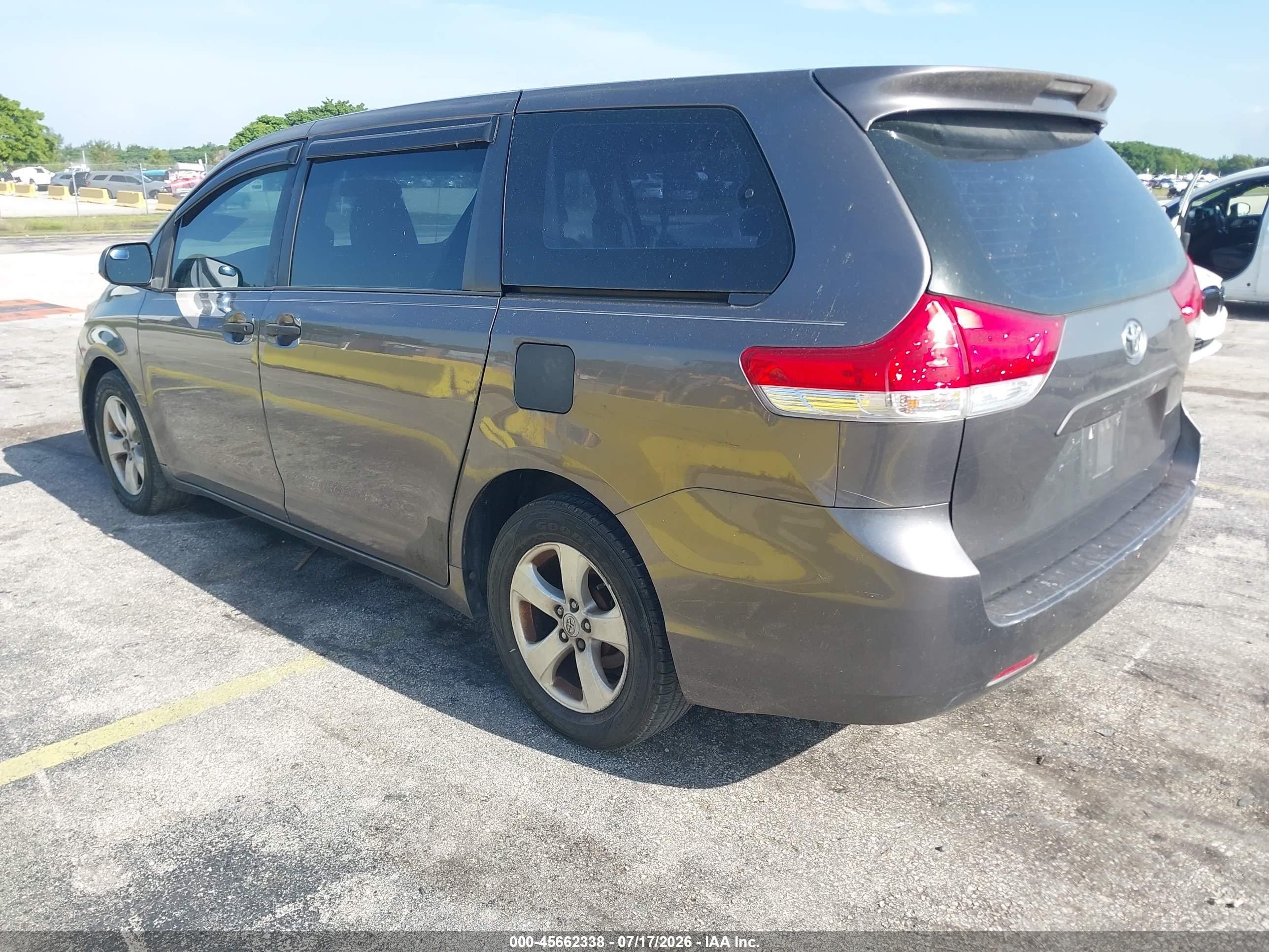 2012 Toyota Sienna Base V6 7 Passenger Gray vin: 5TDZK3DC9CS192009