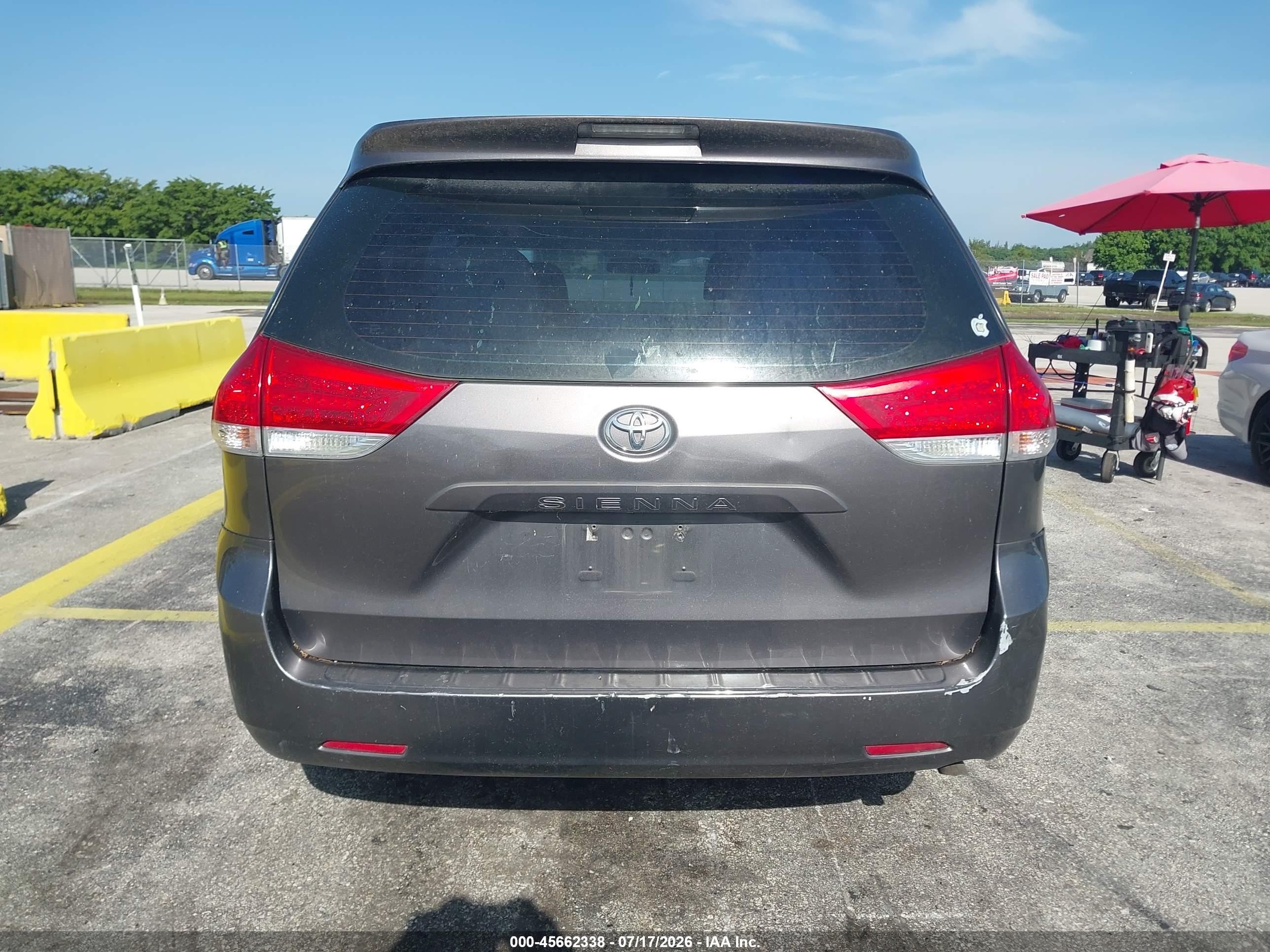 2012 Toyota Sienna Base V6 7 Passenger Gray vin: 5TDZK3DC9CS192009