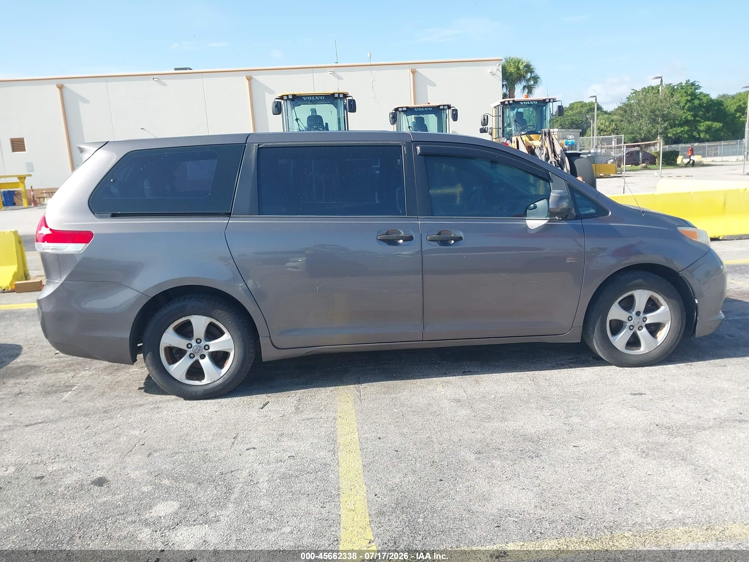 2012 Toyota Sienna Base V6 7 Passenger Gray vin: 5TDZK3DC9CS192009