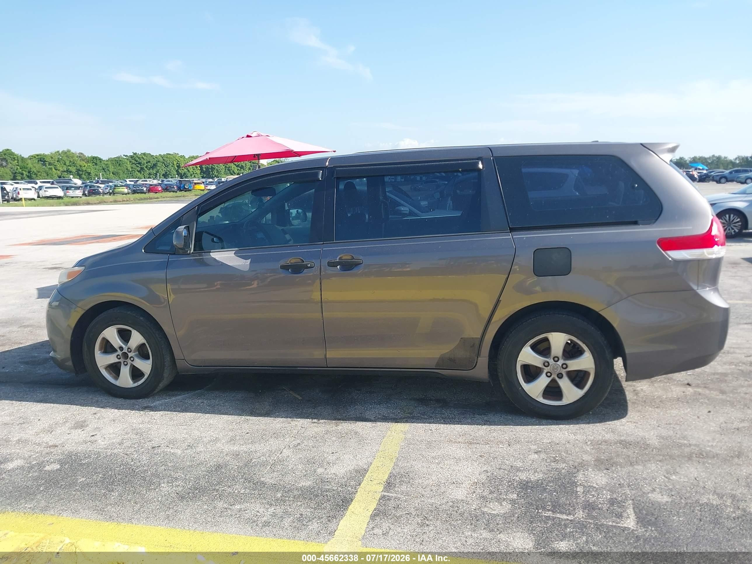 2012 Toyota Sienna Base V6 7 Passenger Gray vin: 5TDZK3DC9CS192009