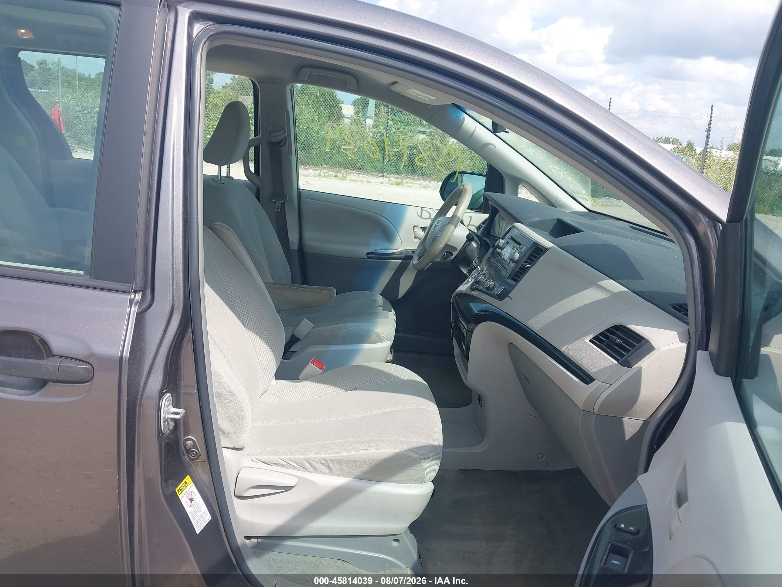 2012 Toyota Sienna Base V6 7 Passenger Gray vin: 5TDZK3DC9CS216762