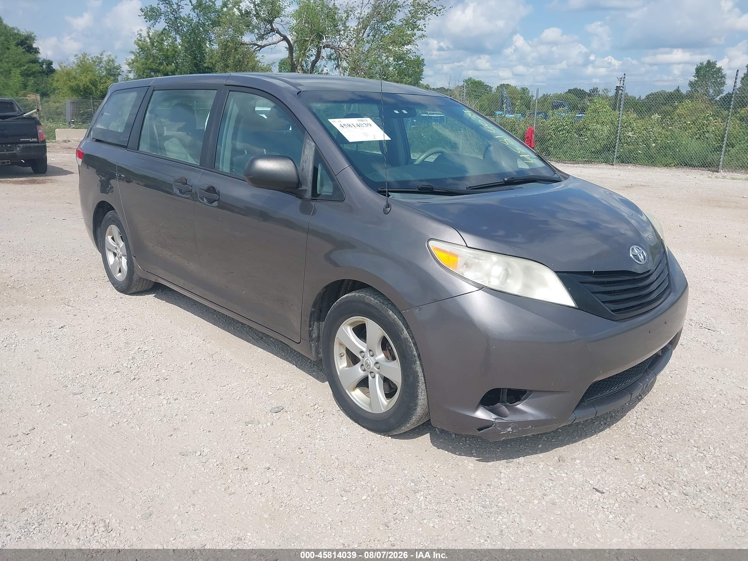 2012 Toyota Sienna Base V6 7 Passenger Gray vin: 5TDZK3DC9CS216762