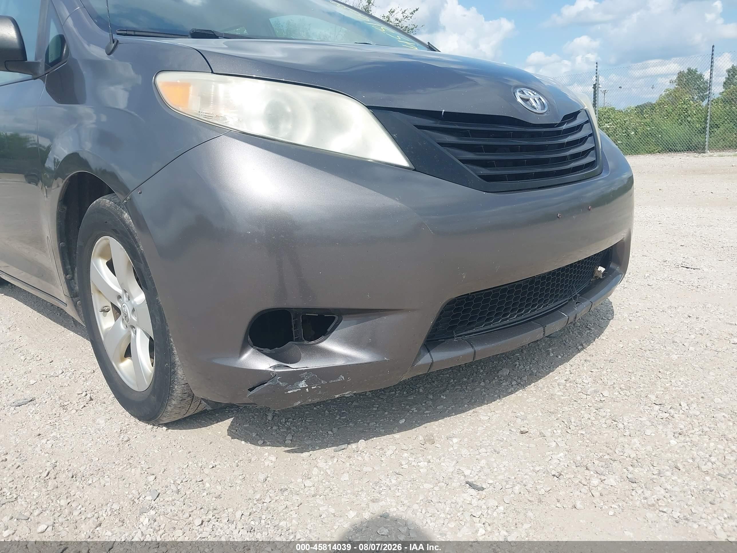 2012 Toyota Sienna Base V6 7 Passenger Gray vin: 5TDZK3DC9CS216762