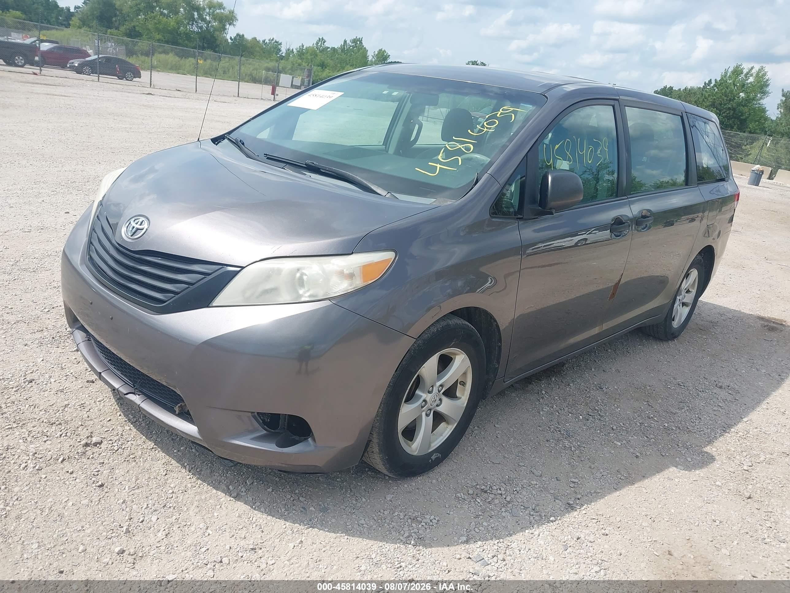 2012 Toyota Sienna Base V6 7 Passenger Gray vin: 5TDZK3DC9CS216762