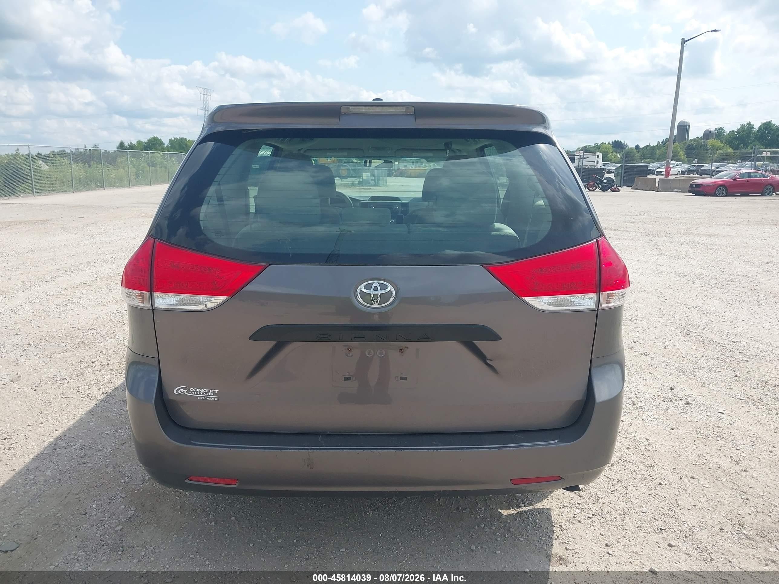 2012 Toyota Sienna Base V6 7 Passenger Gray vin: 5TDZK3DC9CS216762