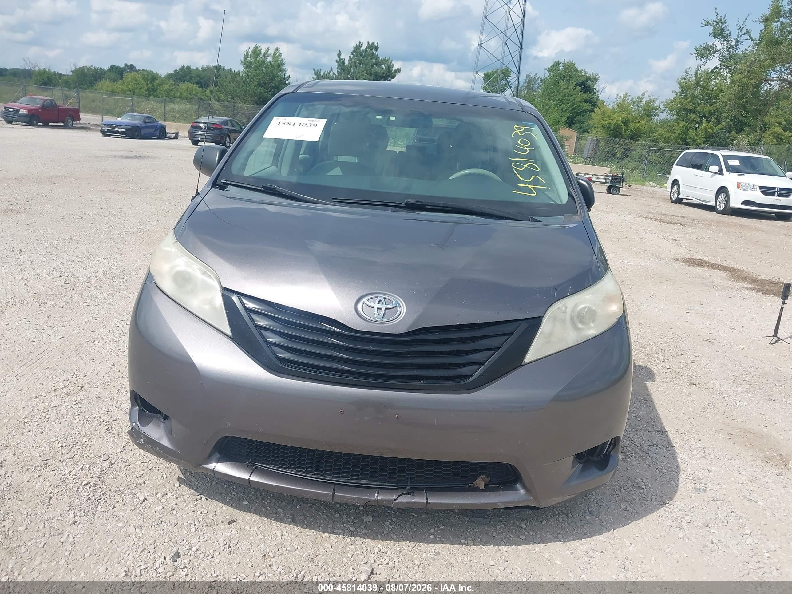 2012 Toyota Sienna Base V6 7 Passenger Gray vin: 5TDZK3DC9CS216762