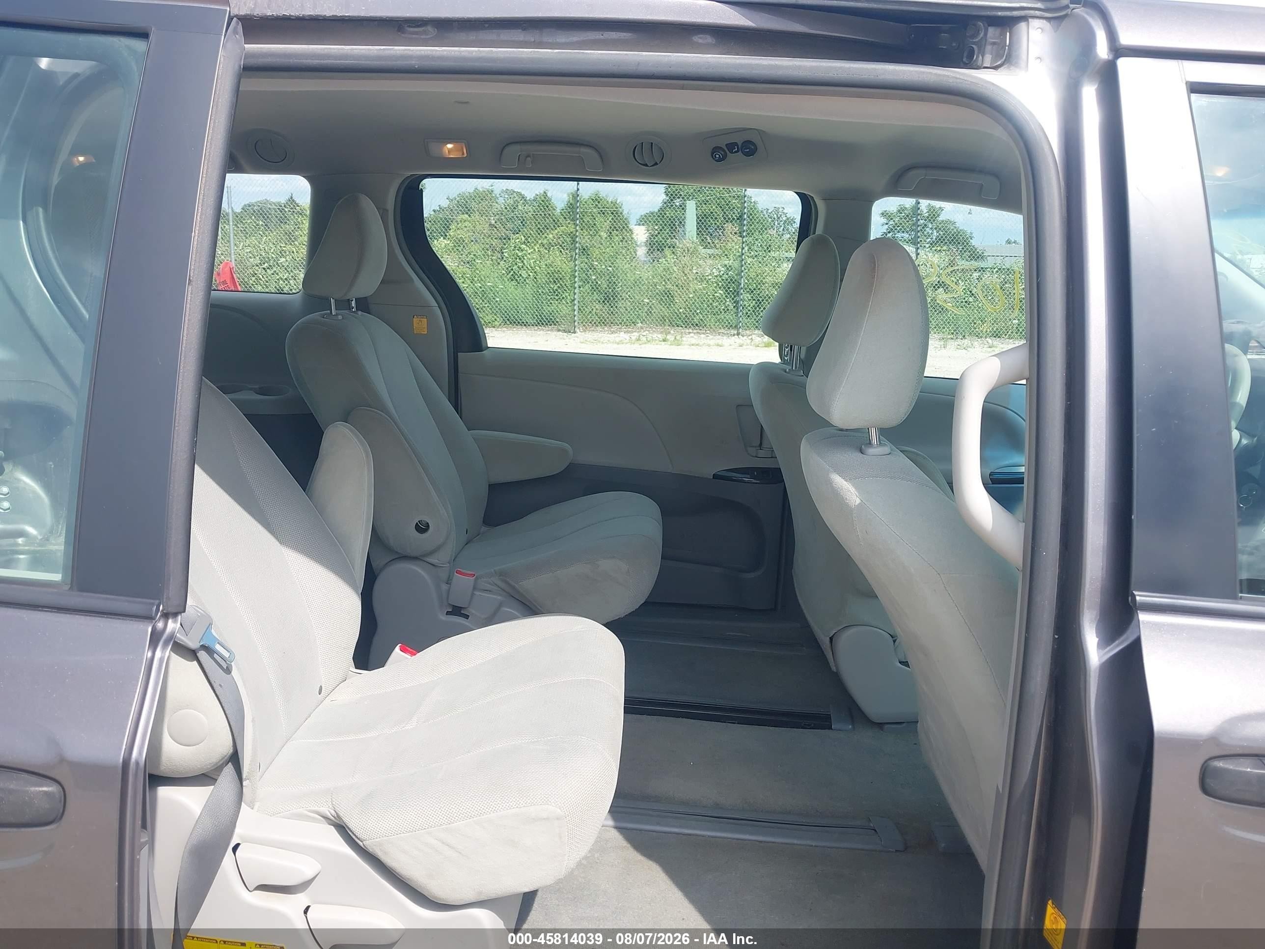 2012 Toyota Sienna Base V6 7 Passenger Gray vin: 5TDZK3DC9CS216762