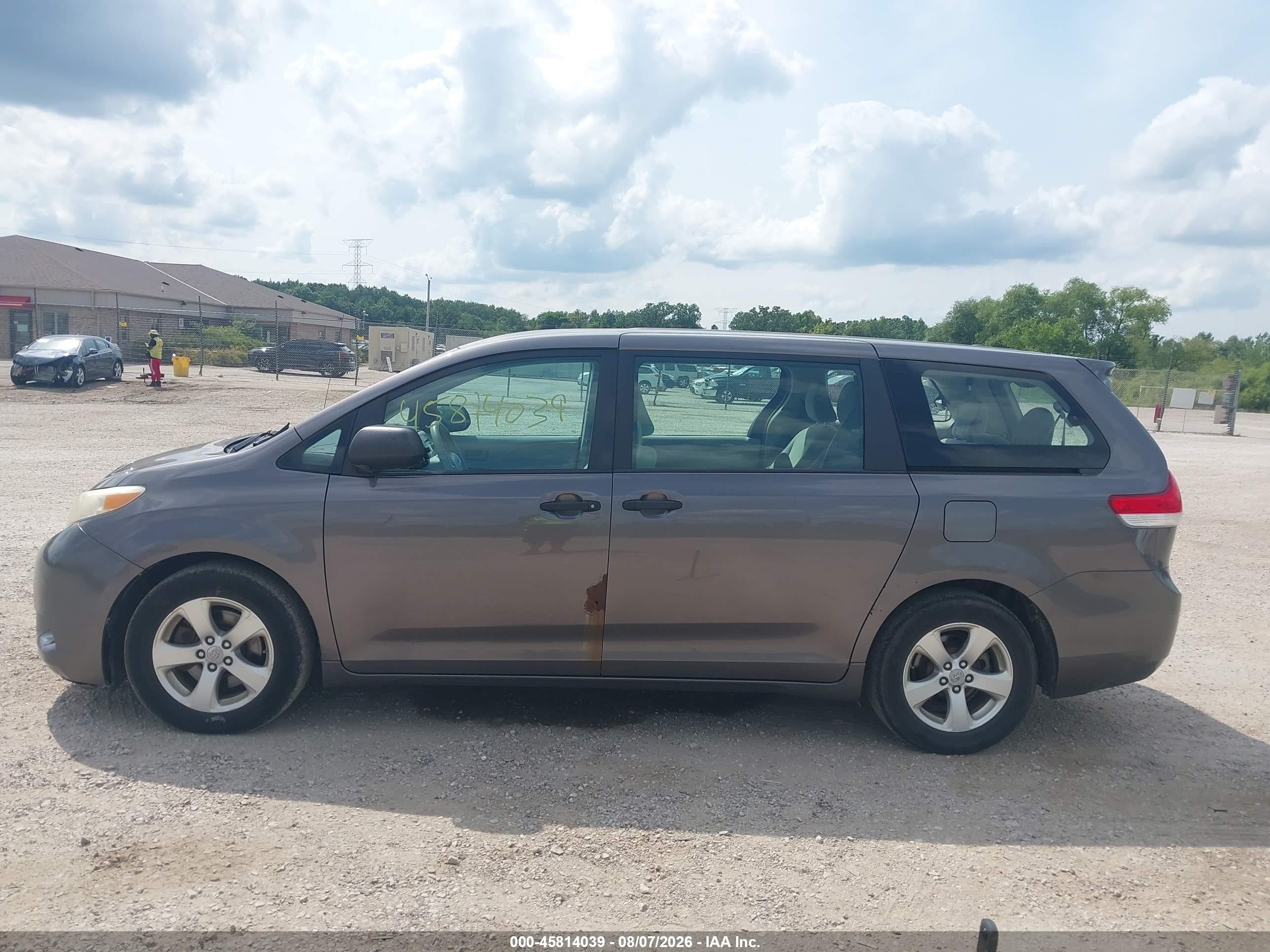 2012 Toyota Sienna Base V6 7 Passenger Gray vin: 5TDZK3DC9CS216762