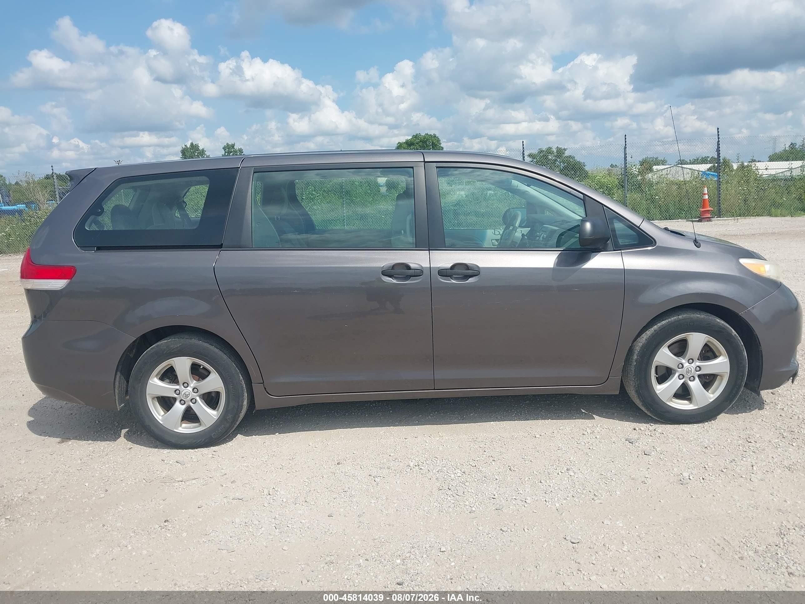 2012 Toyota Sienna Base V6 7 Passenger Gray vin: 5TDZK3DC9CS216762