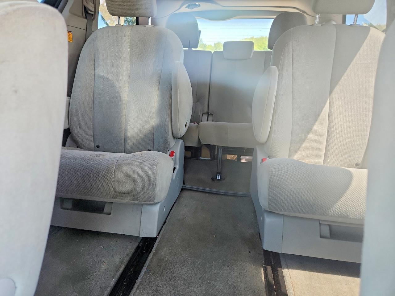 2012 Toyota Sienna Base 7-passenger Blue vin: 5TDZK3DC9CS222089