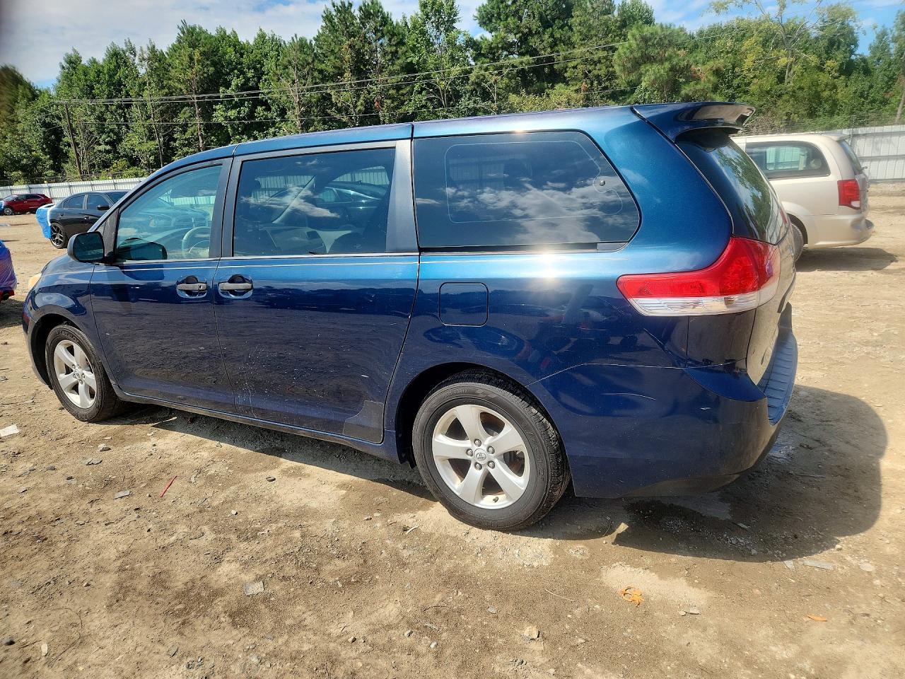 2012 Toyota Sienna Base 7-passenger Blue vin: 5TDZK3DC9CS222089