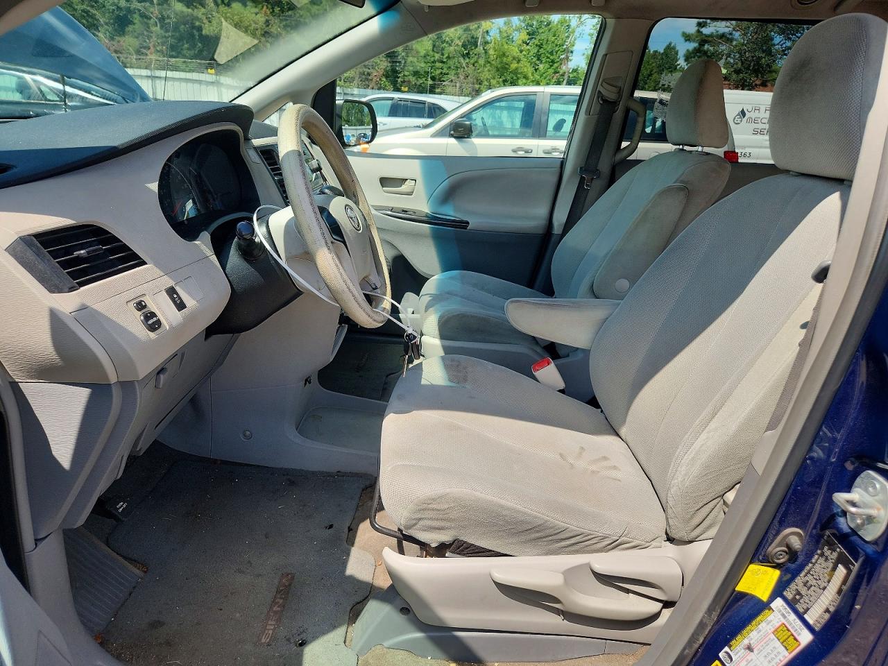 2012 Toyota Sienna Base 7-passenger Blue vin: 5TDZK3DC9CS222089