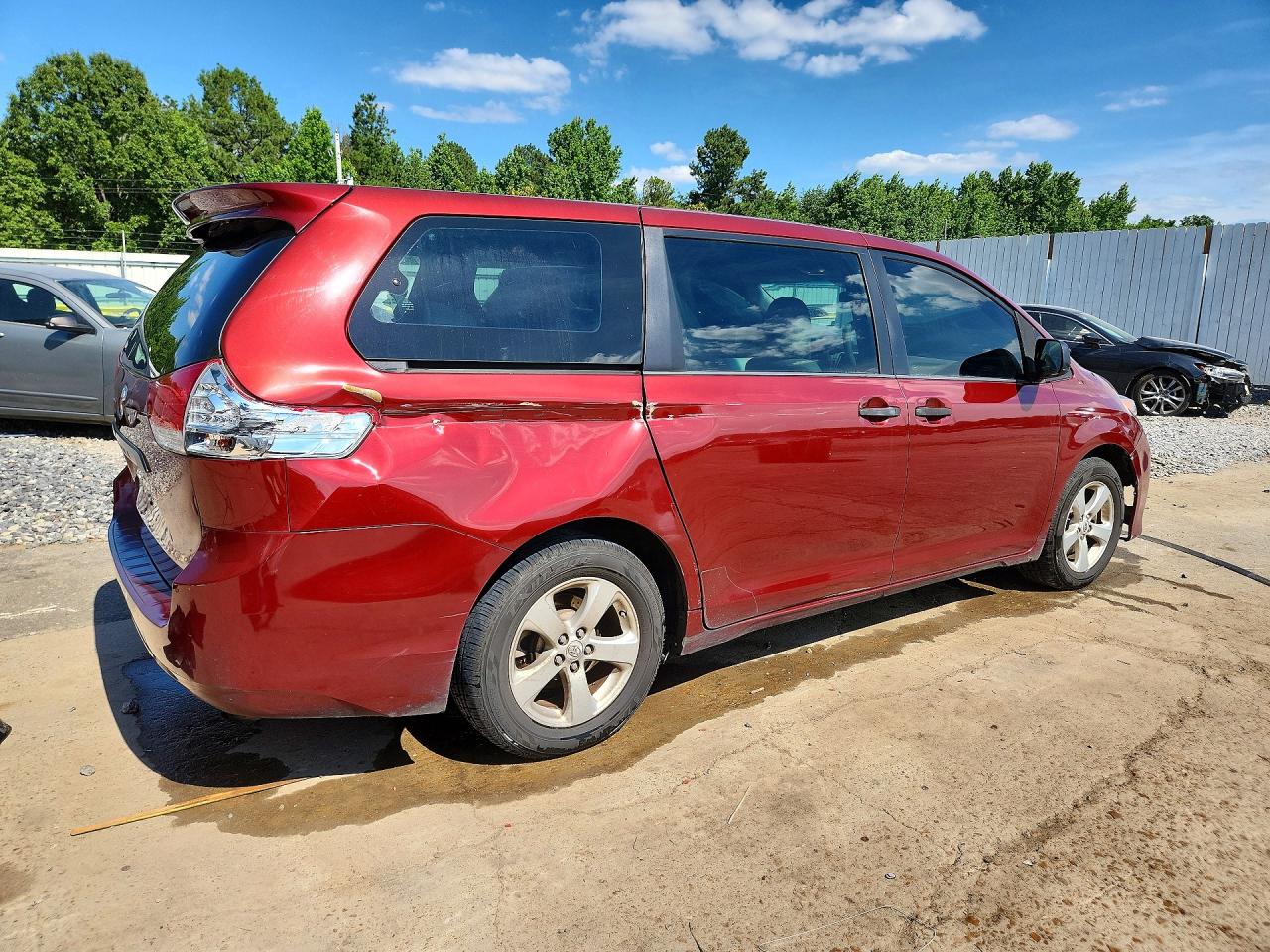 2013 Toyota Sienna L 7-passenger Burgundy vin: 5TDZK3DC9DS281841