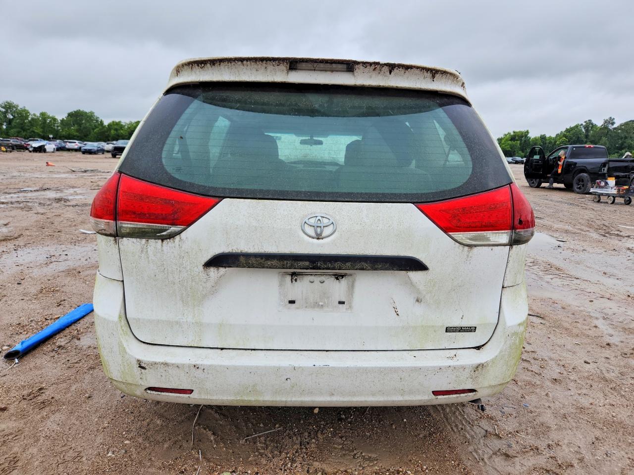 2013 Toyota Sienna L 7-passenger White vin: 5TDZK3DC9DS294539