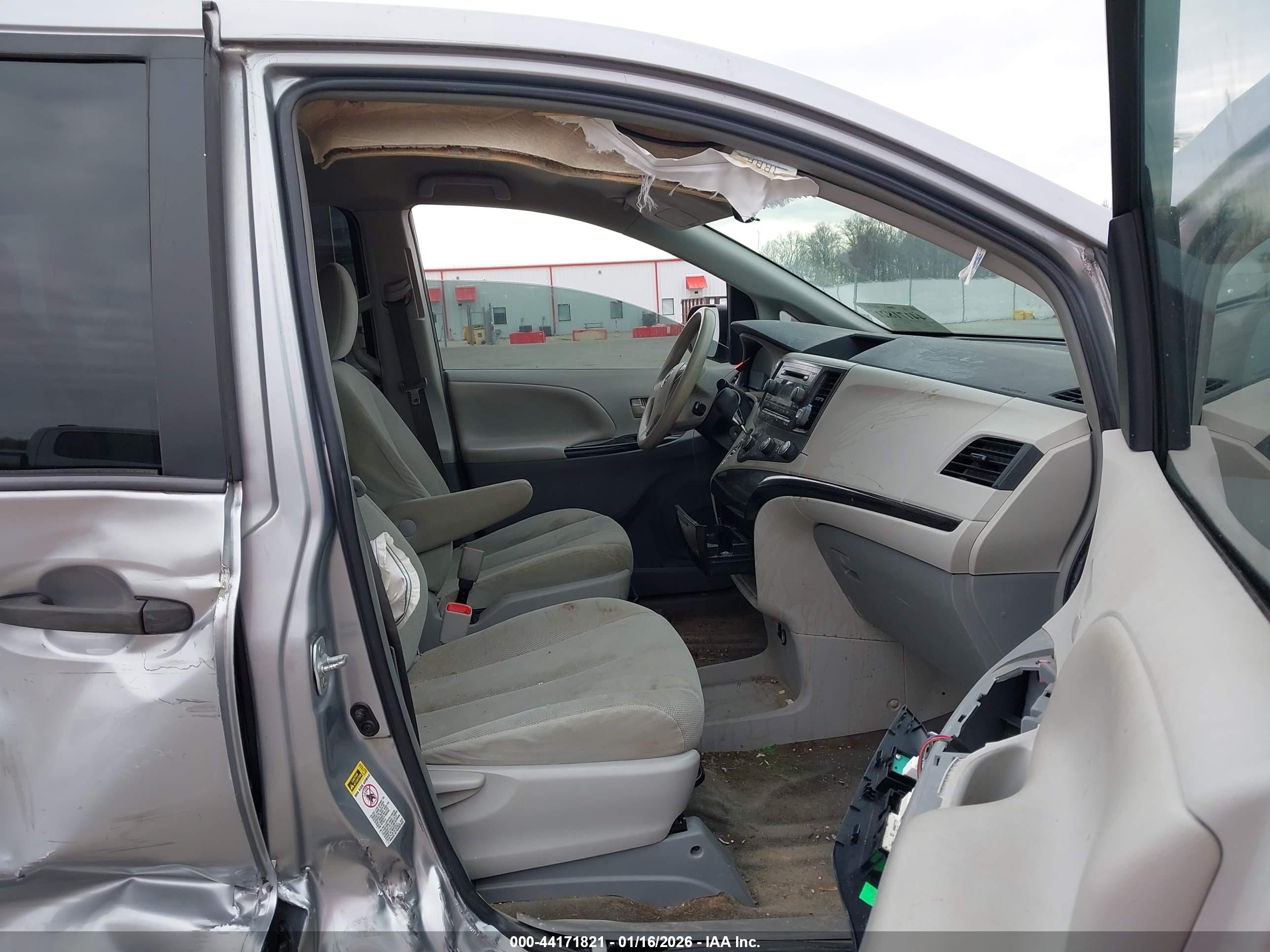 2013 Toyota Sienna L V6 7 Passenger Серебряный vin: 5TDZK3DC9DS339334