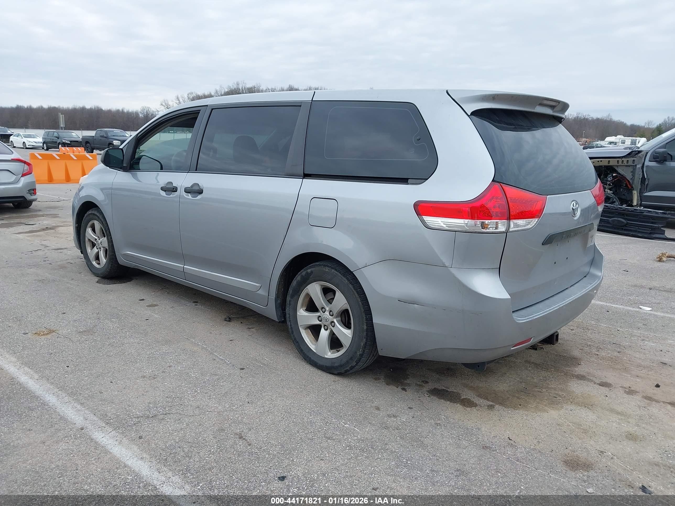 2013 Toyota Sienna L V6 7 Passenger Серебряный vin: 5TDZK3DC9DS339334