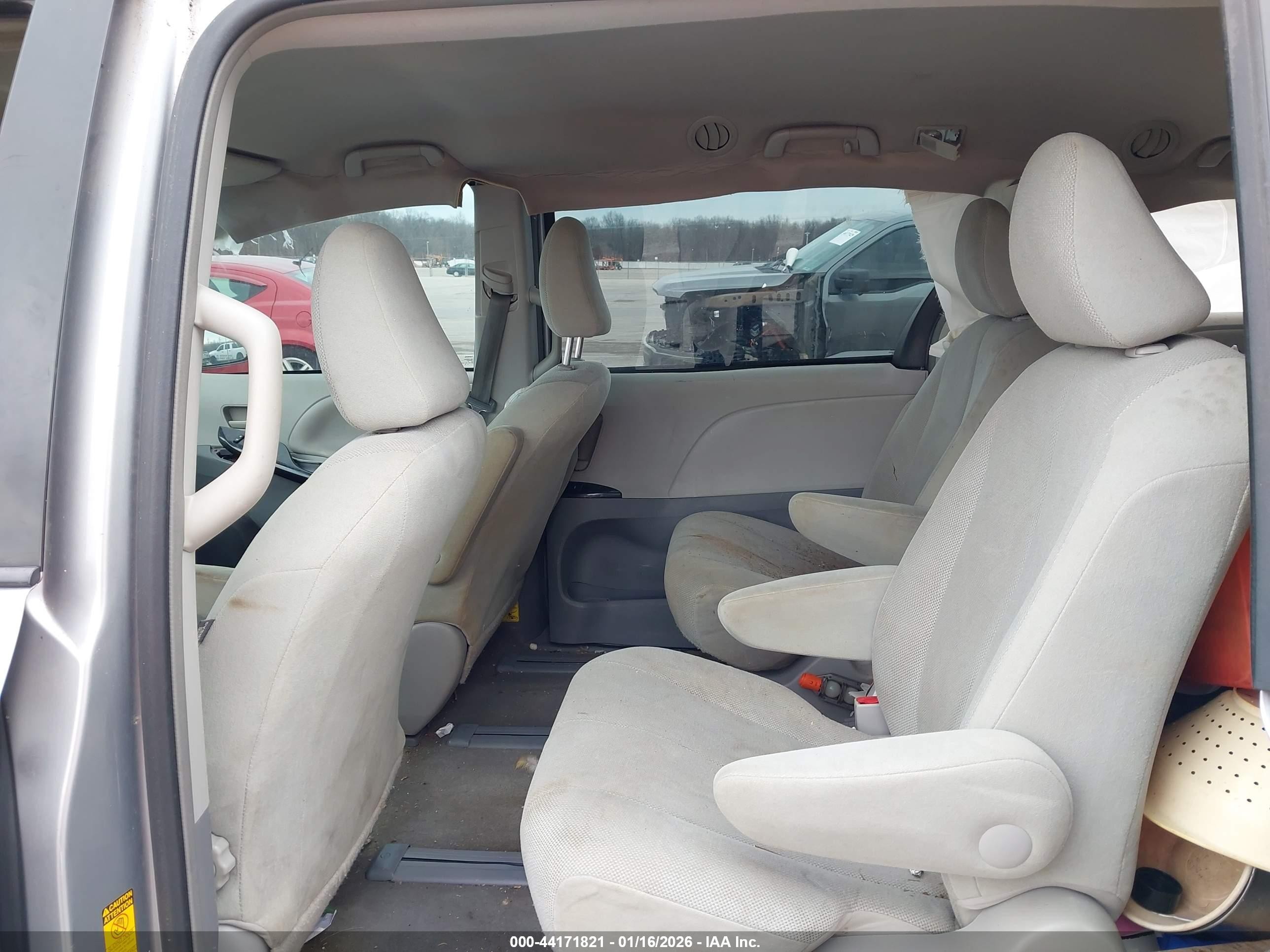 2013 Toyota Sienna L V6 7 Passenger Серебряный vin: 5TDZK3DC9DS339334
