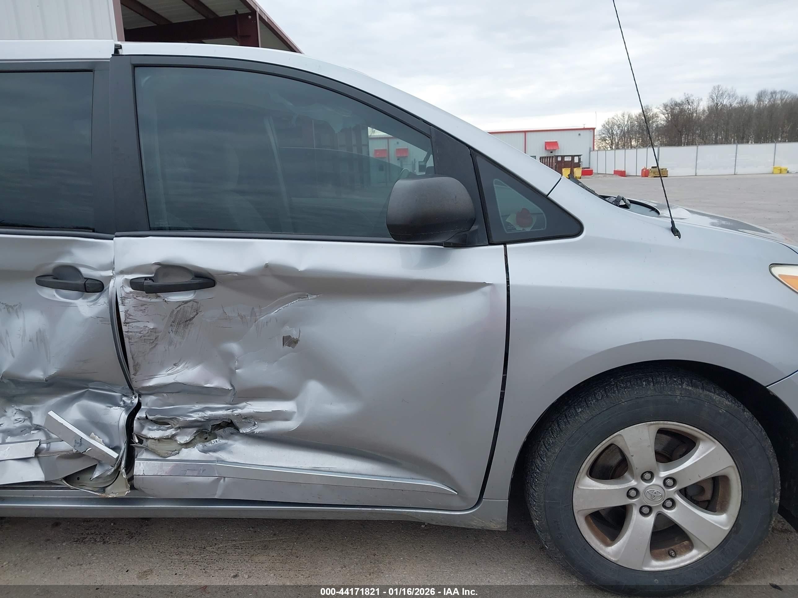 2013 Toyota Sienna L V6 7 Passenger Серебряный vin: 5TDZK3DC9DS339334