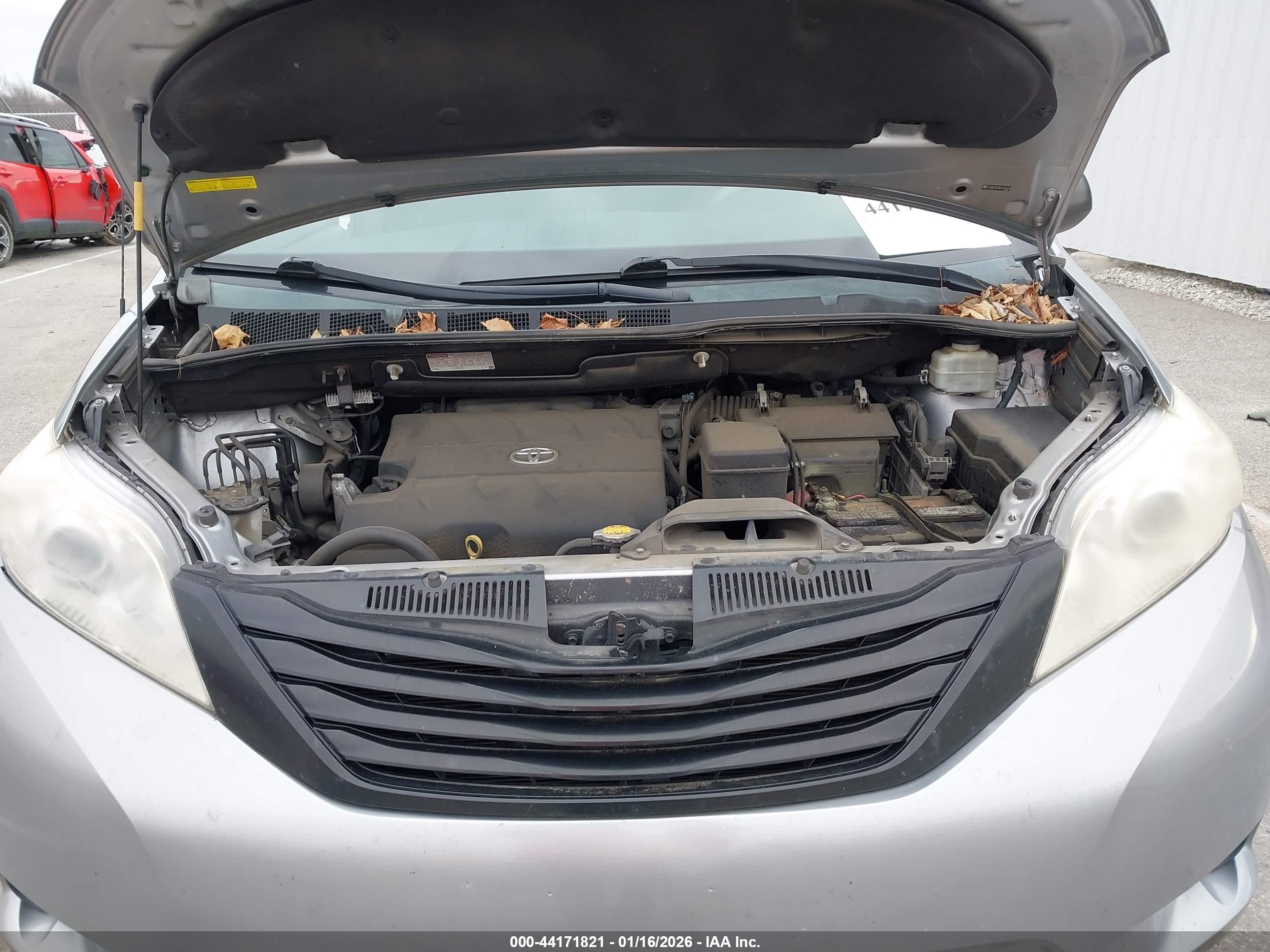 2013 Toyota Sienna L V6 7 Passenger Серебряный vin: 5TDZK3DC9DS339334