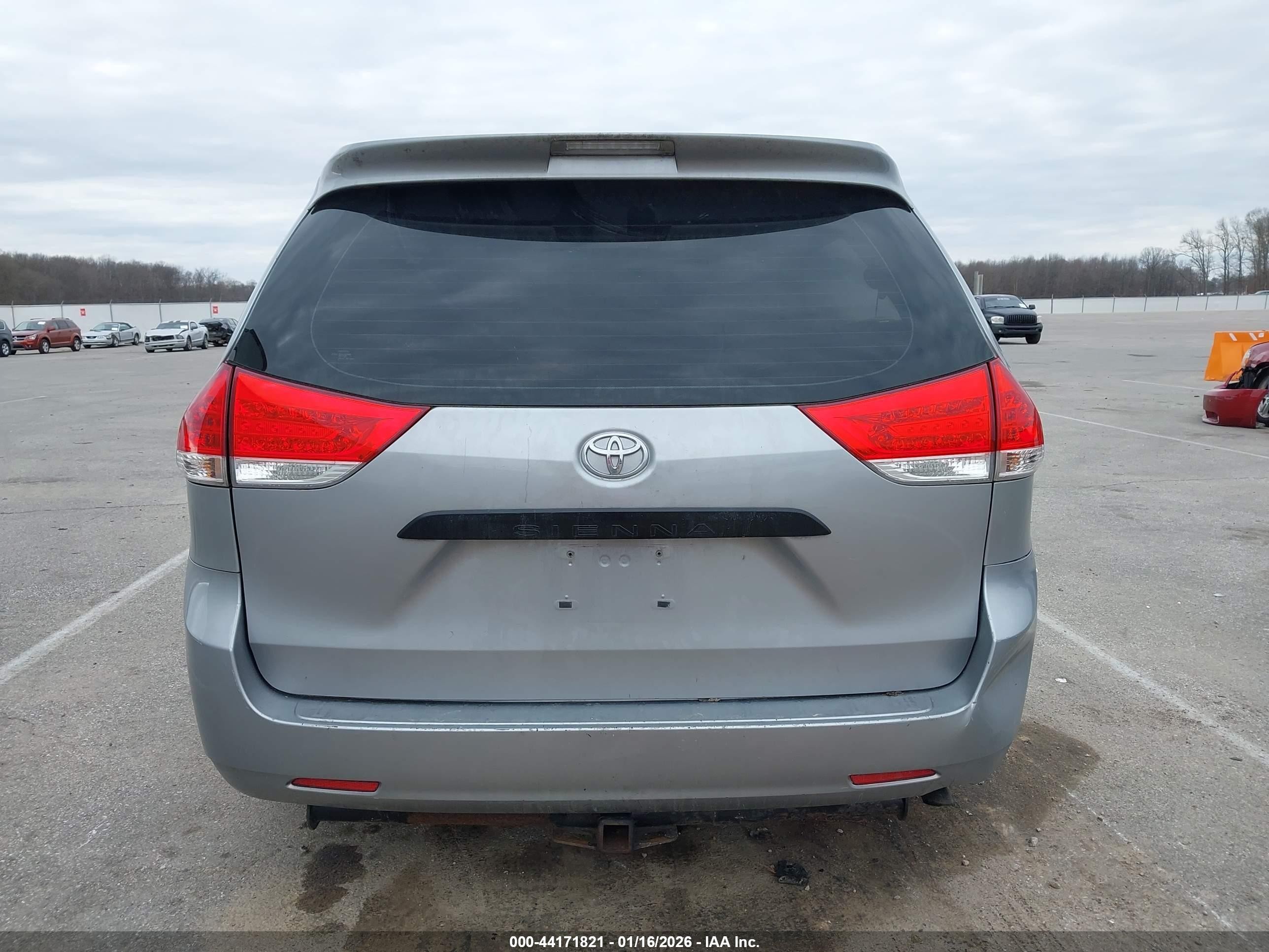 2013 Toyota Sienna L V6 7 Passenger Серебряный vin: 5TDZK3DC9DS339334
