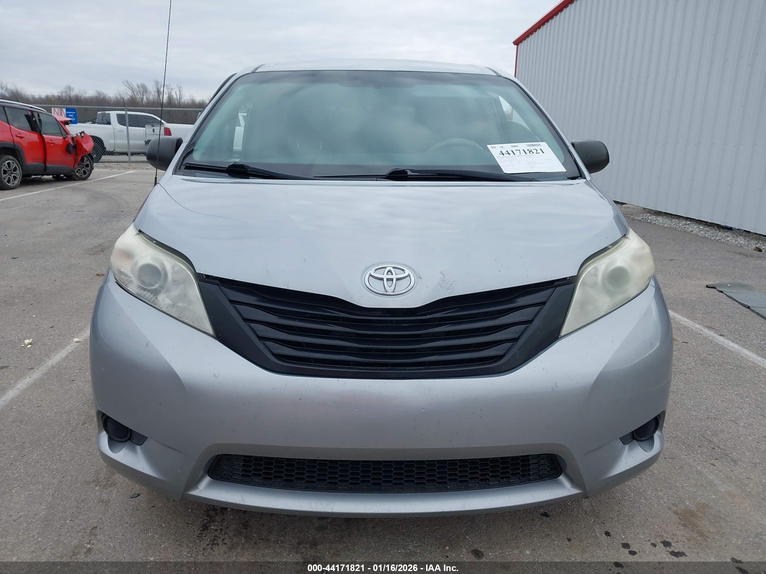 2013 Toyota Sienna L V6 7 Passenger Серебряный vin: 5TDZK3DC9DS339334