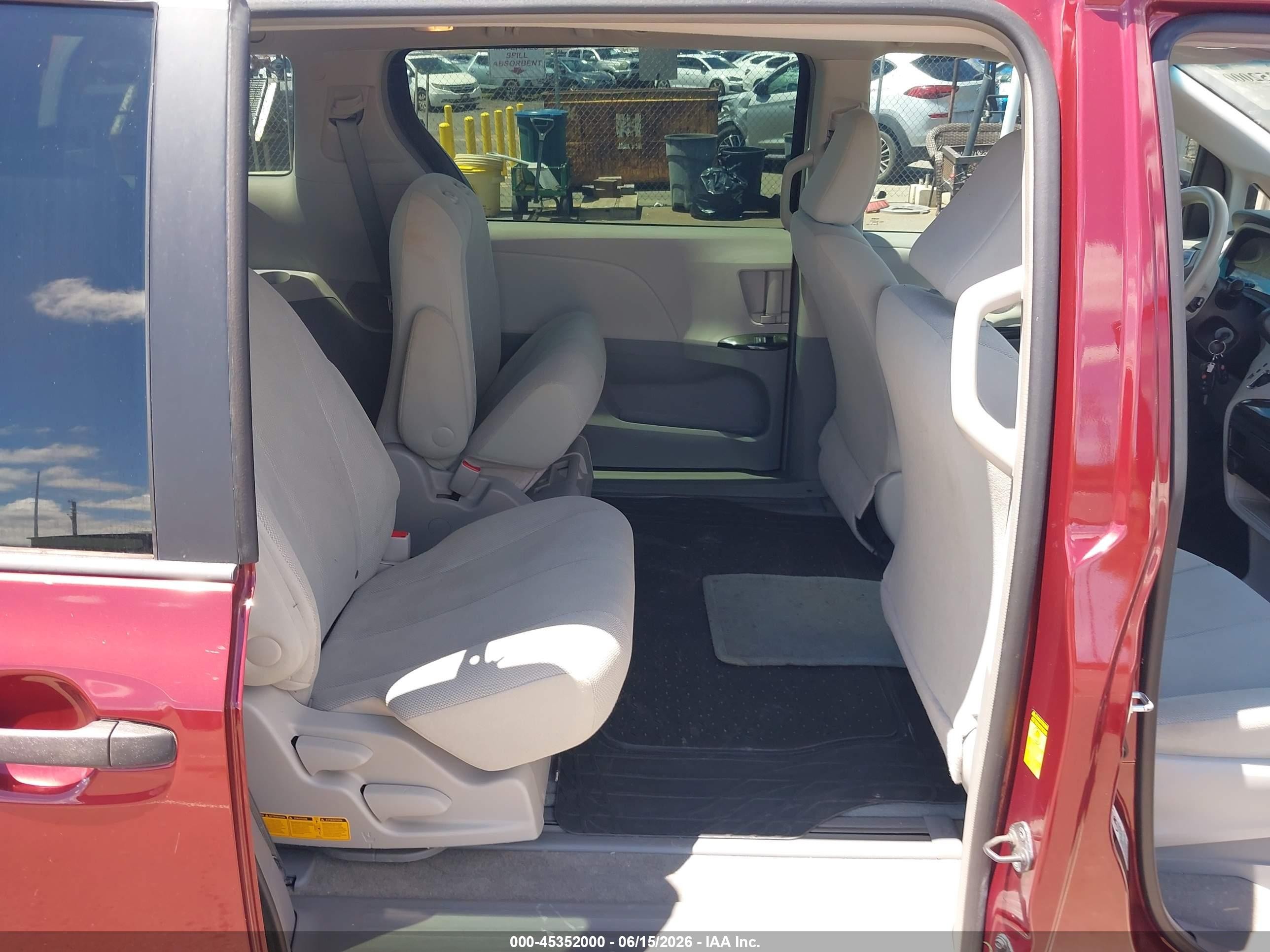 2013 Toyota Sienna L V6 7 Passenger Red vin: 5TDZK3DC9DS357378