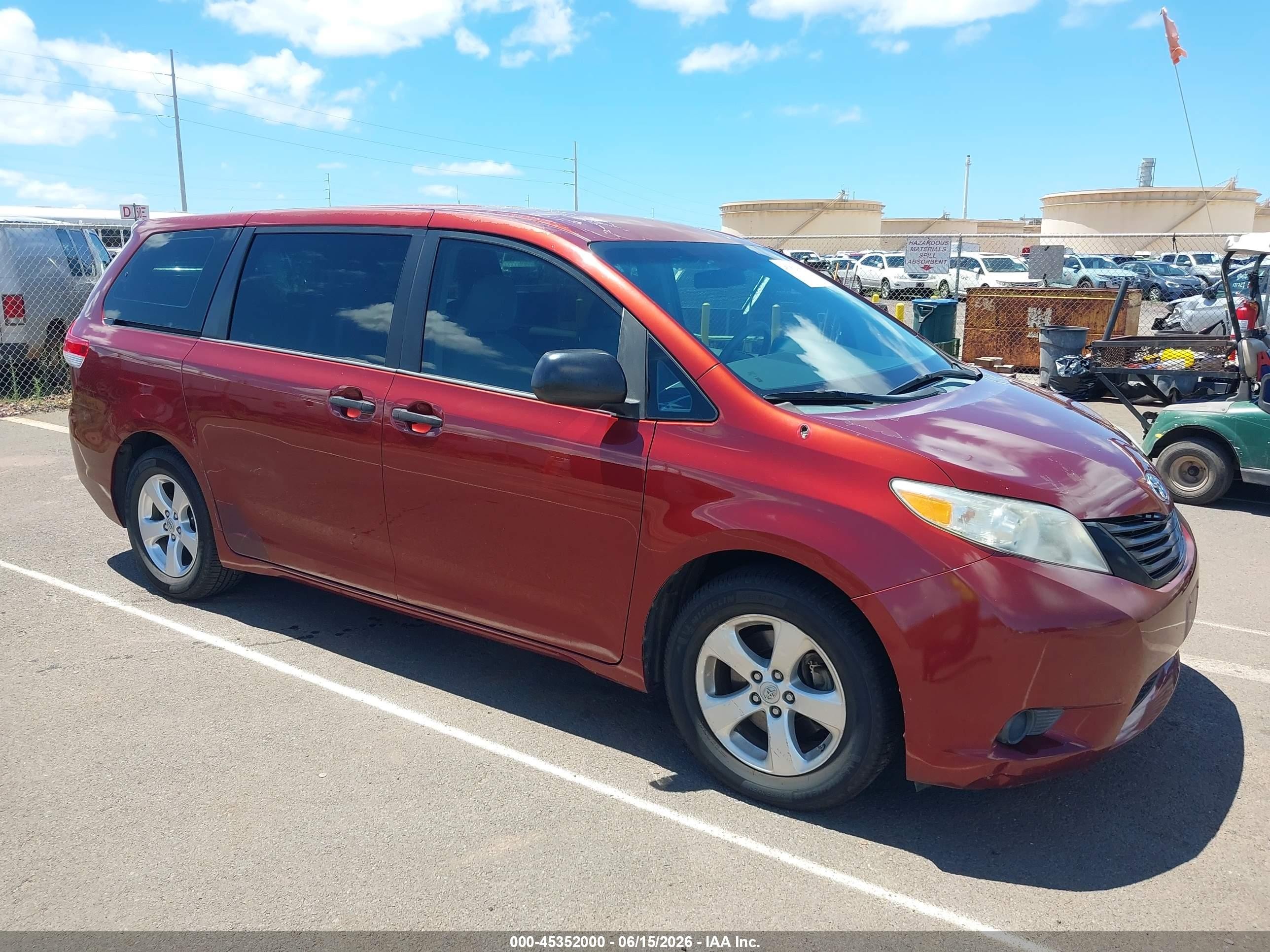 2013 Toyota Sienna L V6 7 Passenger Red vin: 5TDZK3DC9DS357378