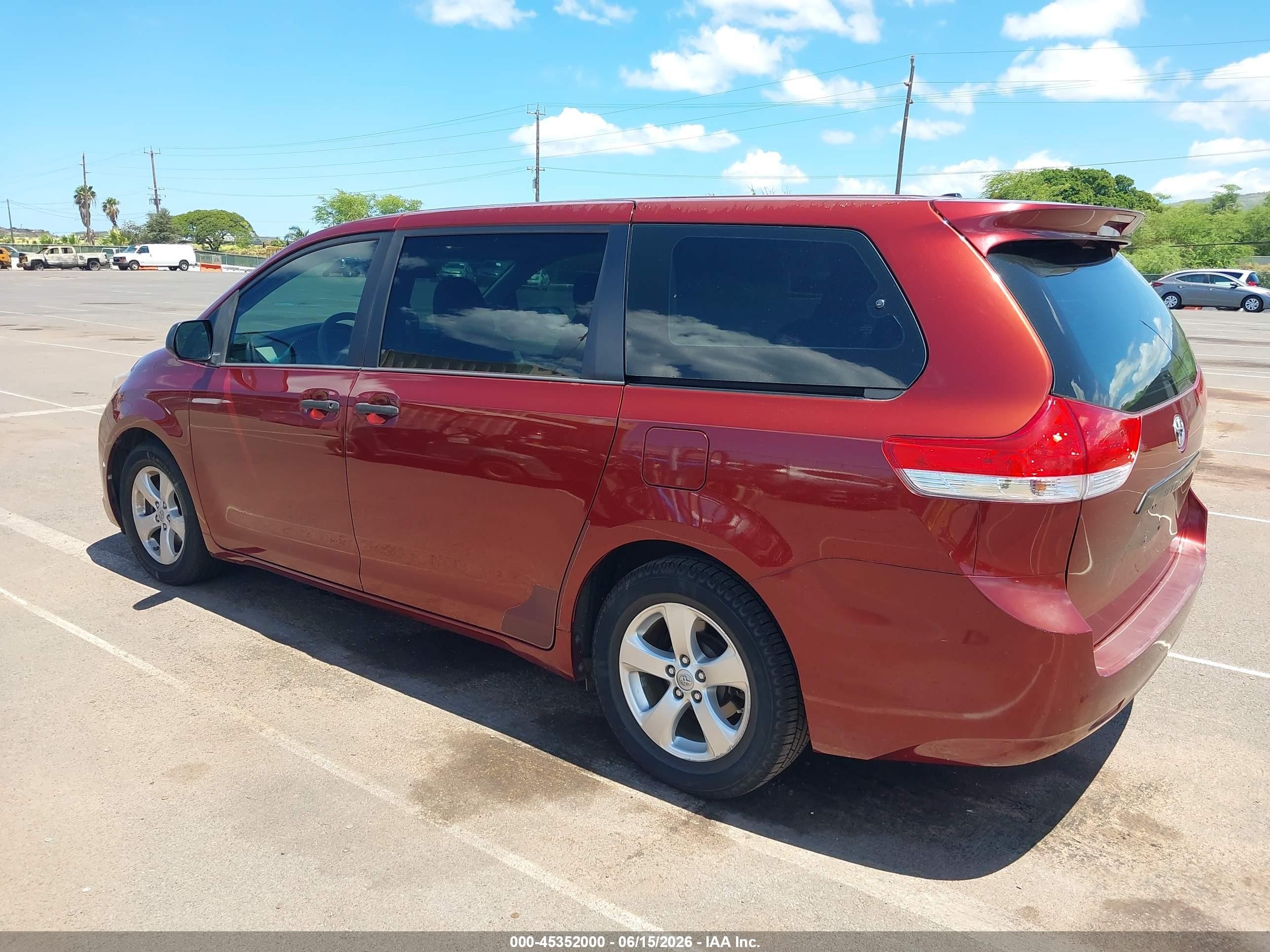 2013 Toyota Sienna L V6 7 Passenger Red vin: 5TDZK3DC9DS357378
