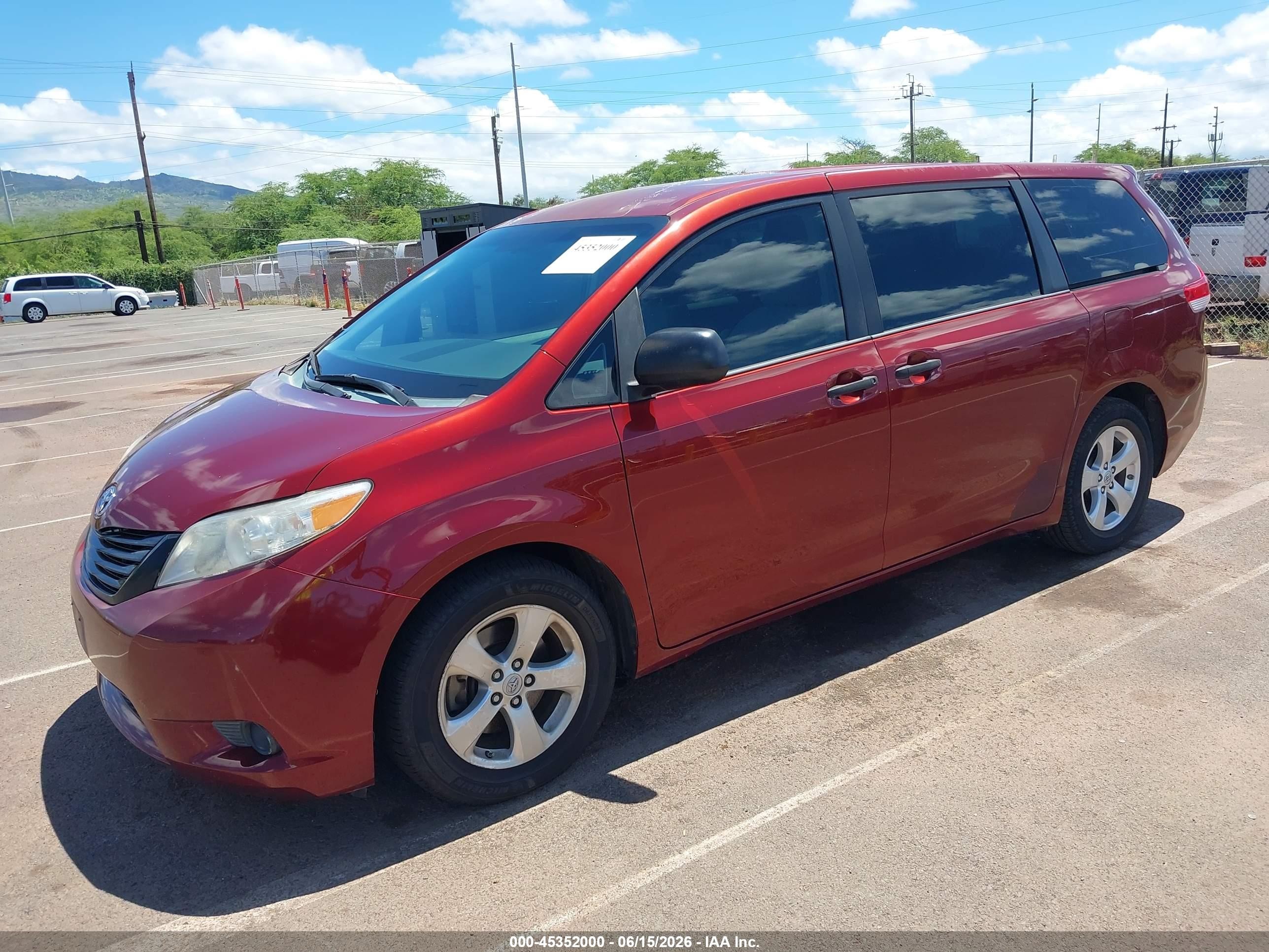 2013 Toyota Sienna L V6 7 Passenger Red vin: 5TDZK3DC9DS357378