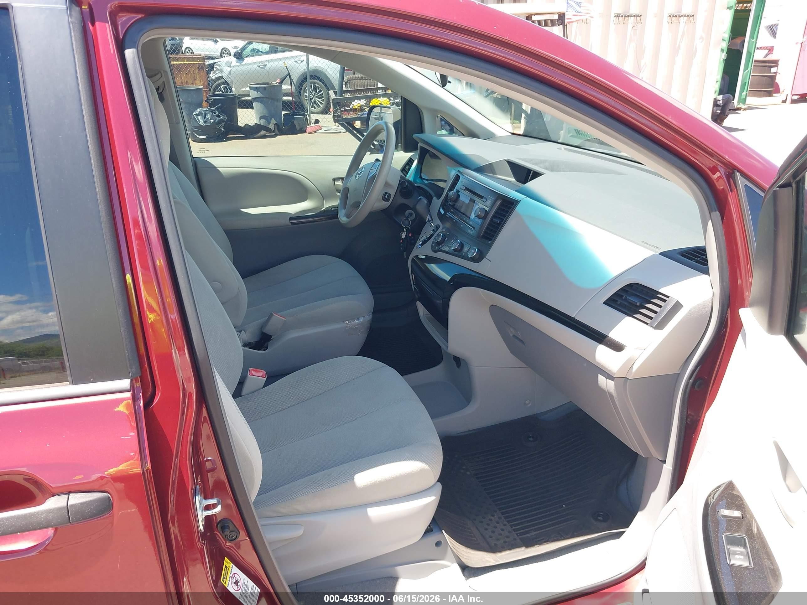 2013 Toyota Sienna L V6 7 Passenger Red vin: 5TDZK3DC9DS357378