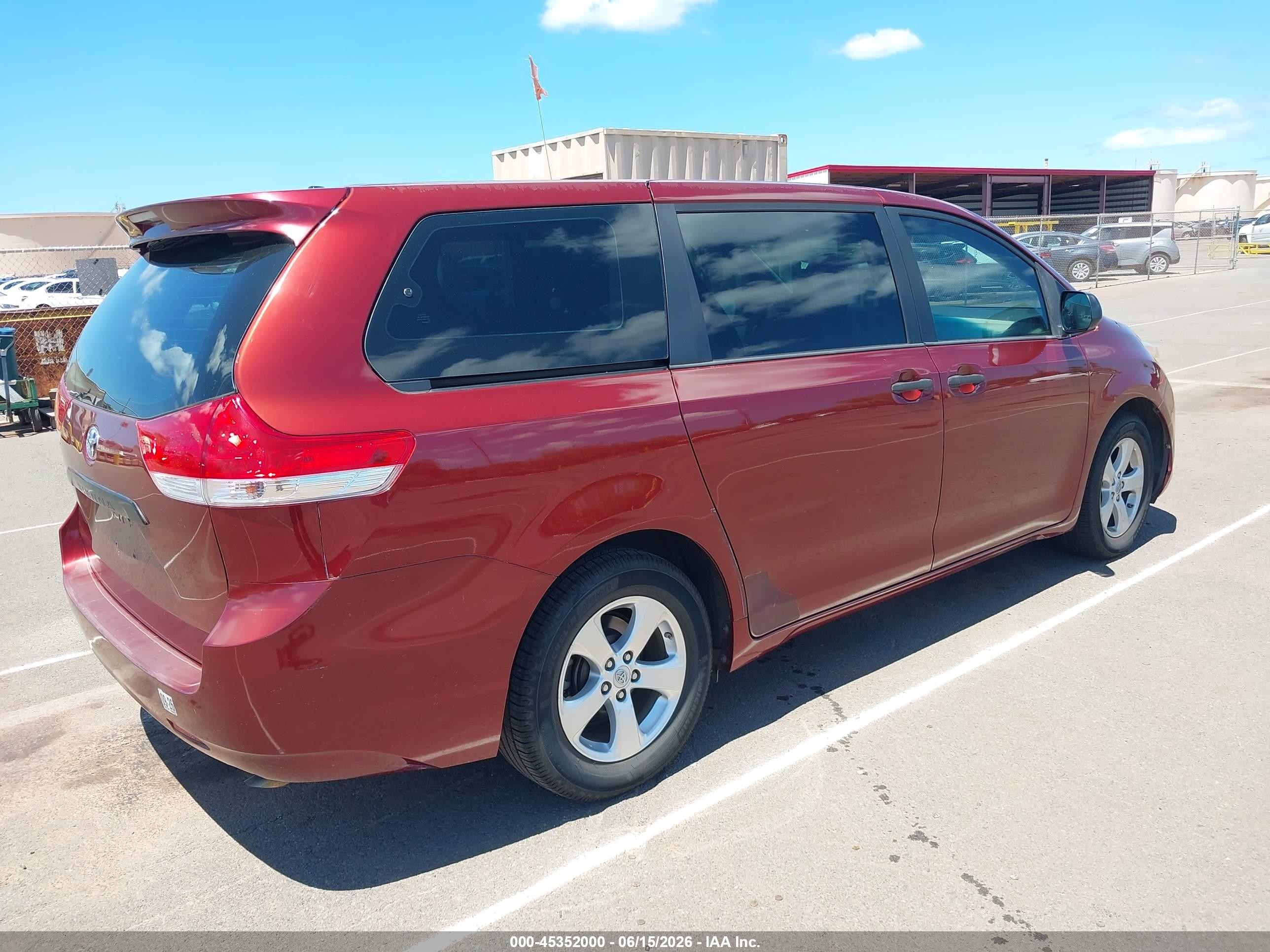 2013 Toyota Sienna L V6 7 Passenger Red vin: 5TDZK3DC9DS357378