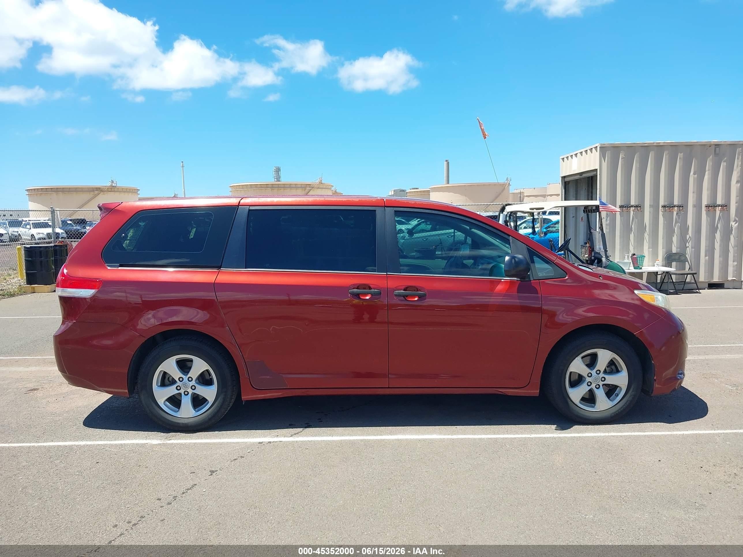 2013 Toyota Sienna L V6 7 Passenger Red vin: 5TDZK3DC9DS357378