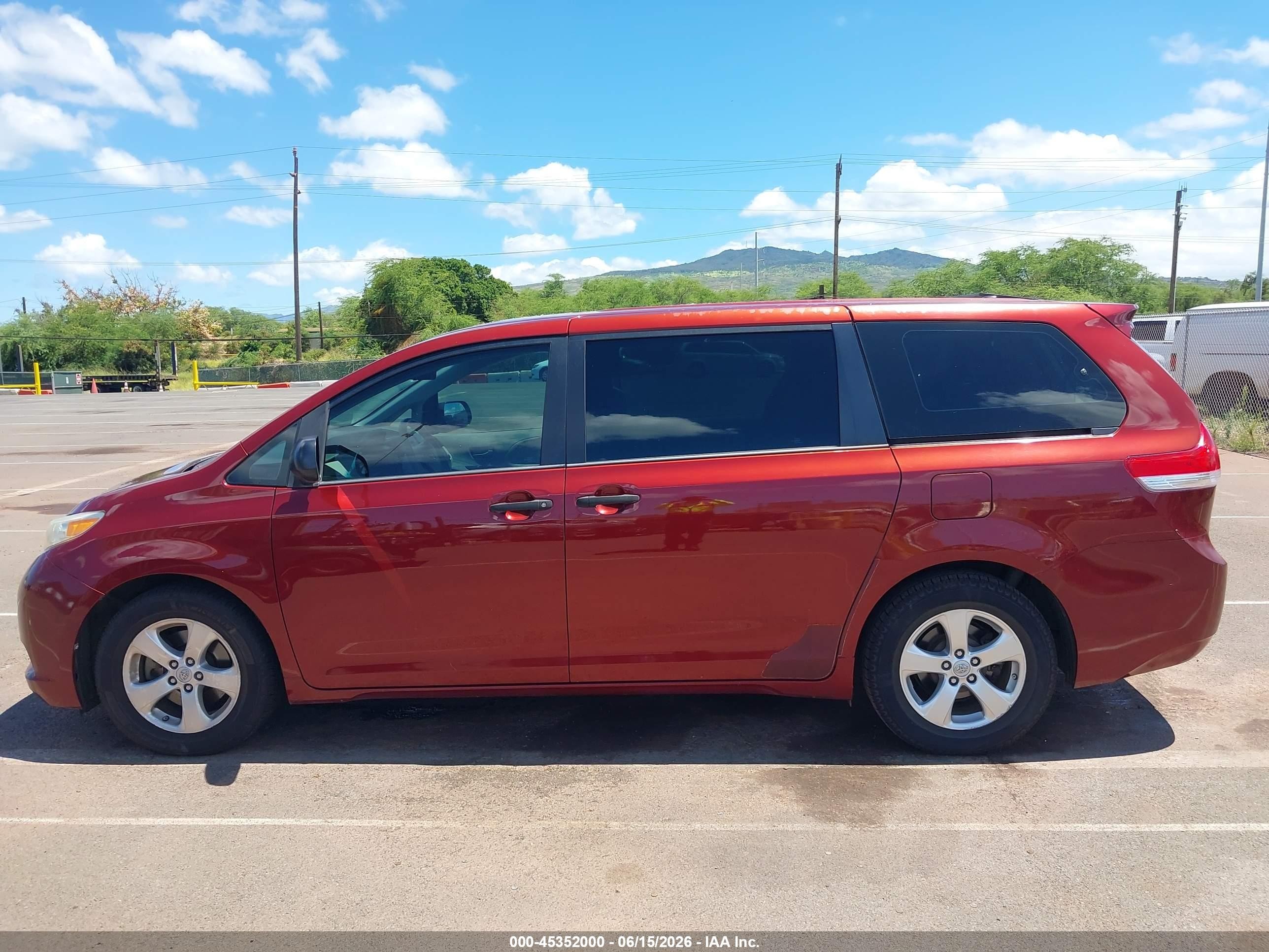2013 Toyota Sienna L V6 7 Passenger Red vin: 5TDZK3DC9DS357378
