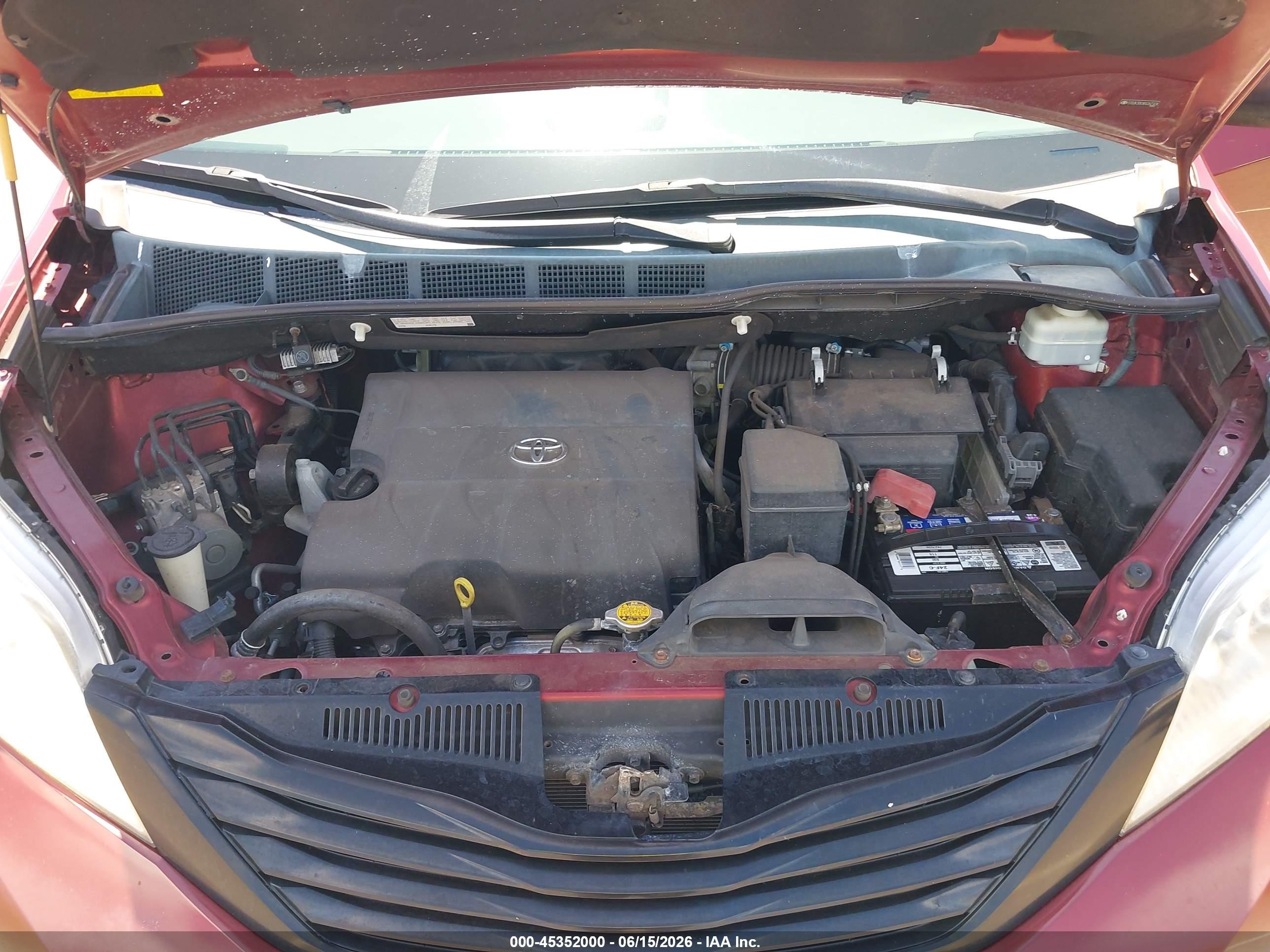2013 Toyota Sienna L V6 7 Passenger Red vin: 5TDZK3DC9DS357378