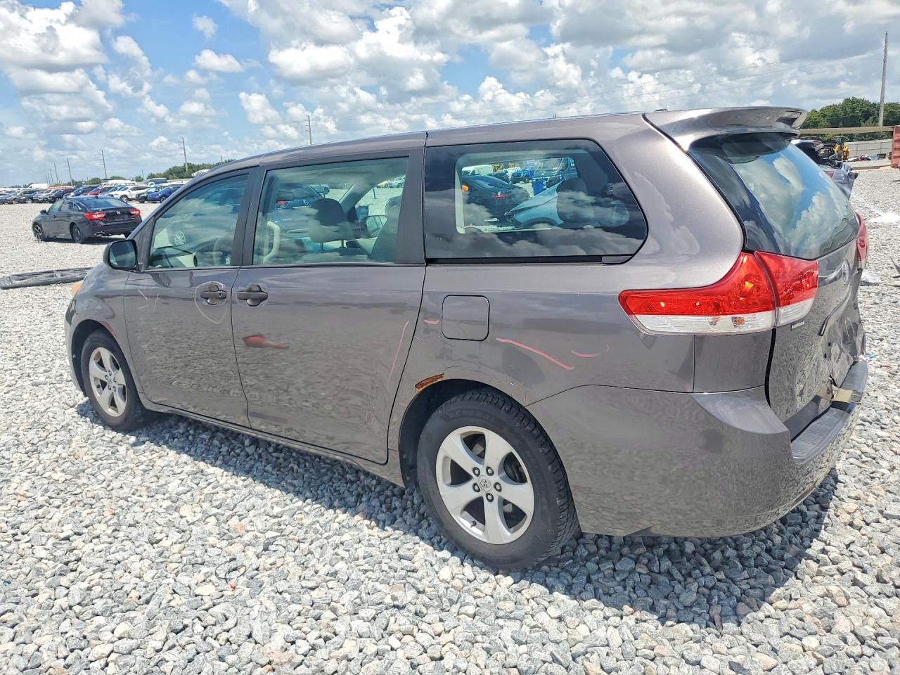 2014 Toyota Sienna L 7-passenger Silver vin: 5TDZK3DC9ES506079
