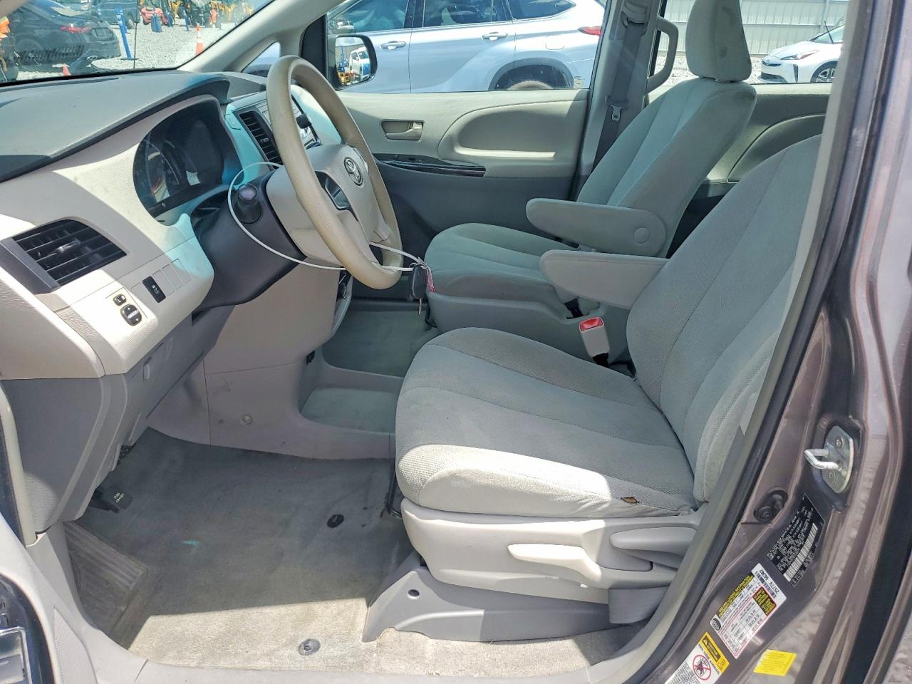 2014 Toyota Sienna L 7-passenger Silver vin: 5TDZK3DC9ES506079