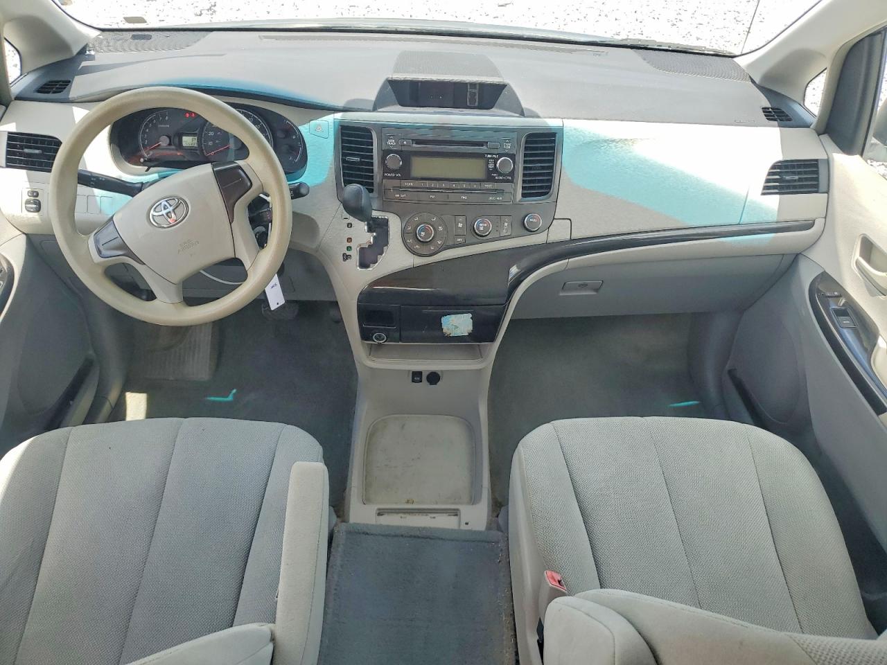 2014 Toyota Sienna L 7-passenger Silver vin: 5TDZK3DC9ES506079