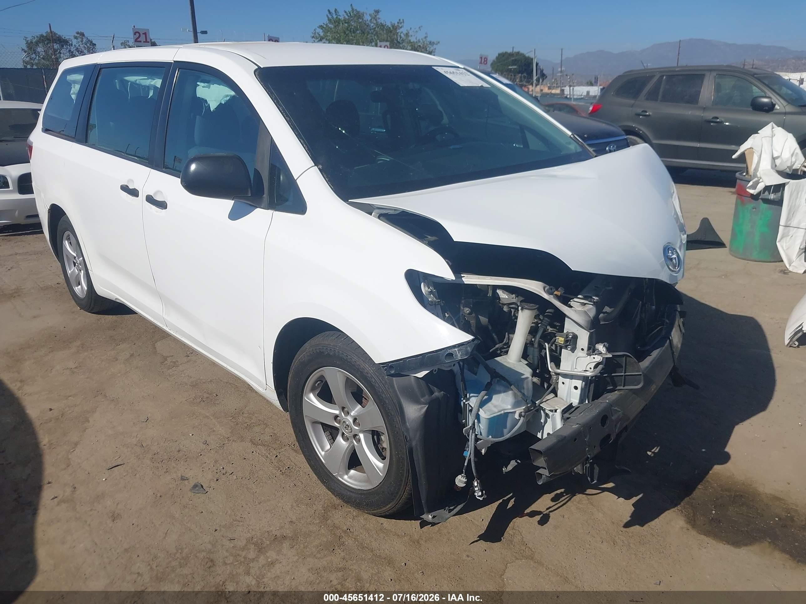 2015 Toyota Sienna L 7 Passenger White vin: 5TDZK3DC9FS644299
