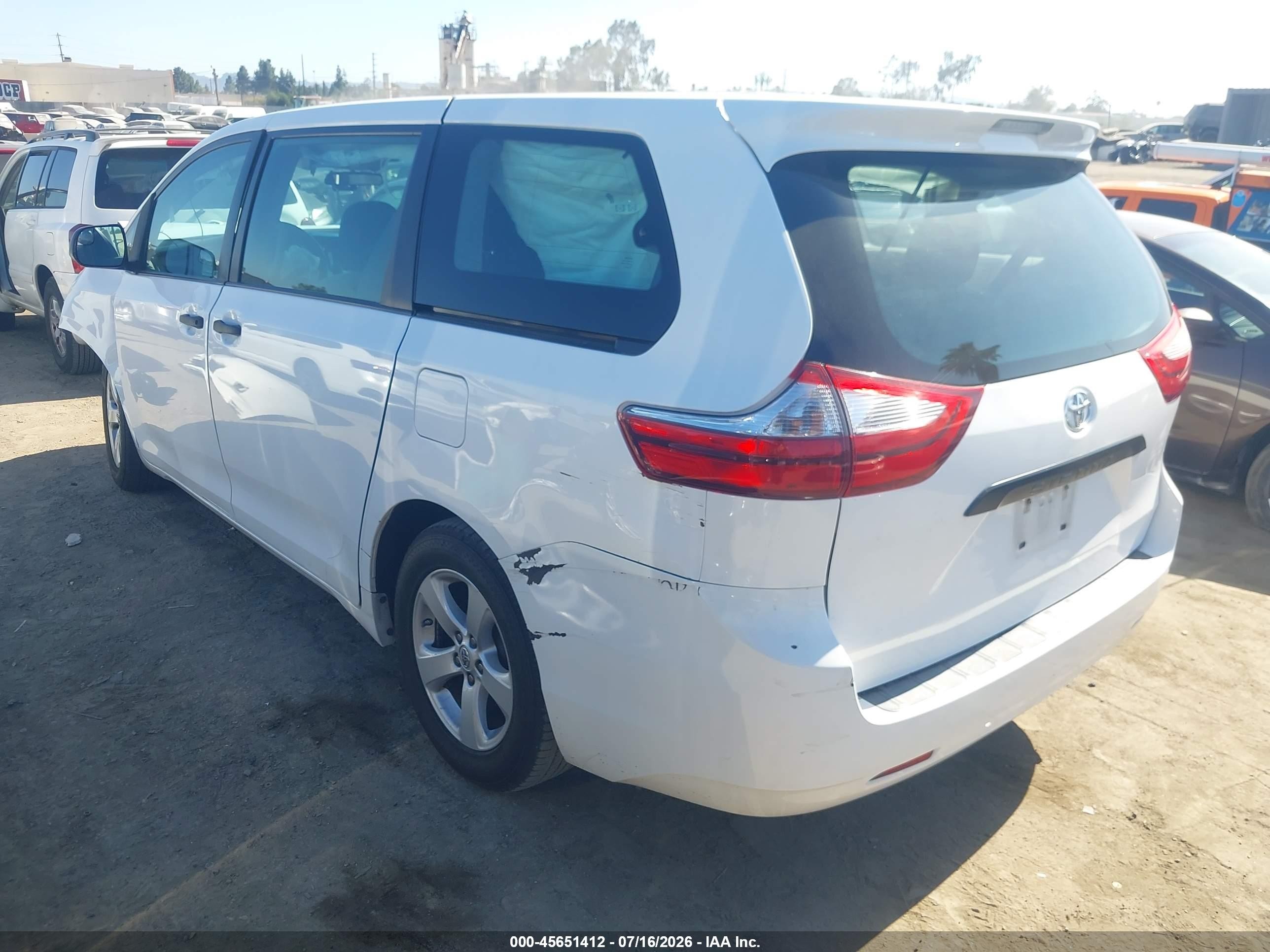 2015 Toyota Sienna L 7 Passenger White vin: 5TDZK3DC9FS644299