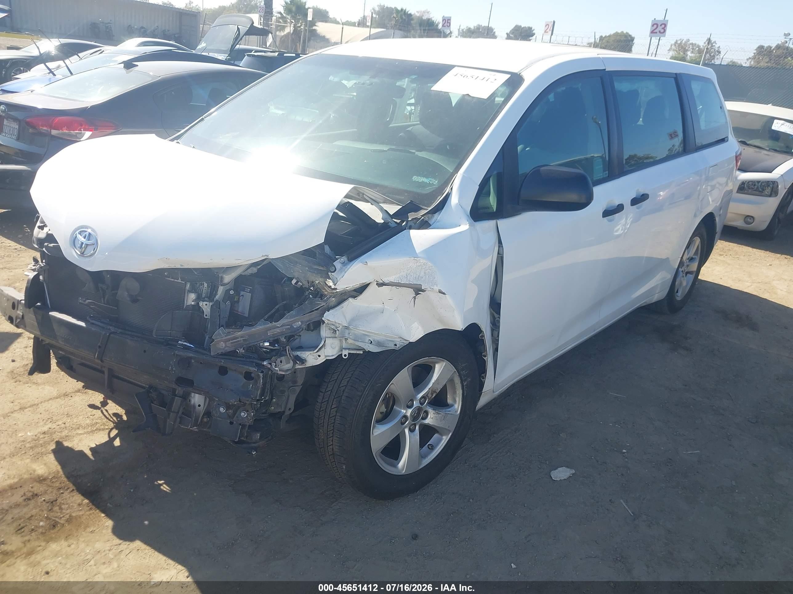 2015 Toyota Sienna L 7 Passenger White vin: 5TDZK3DC9FS644299