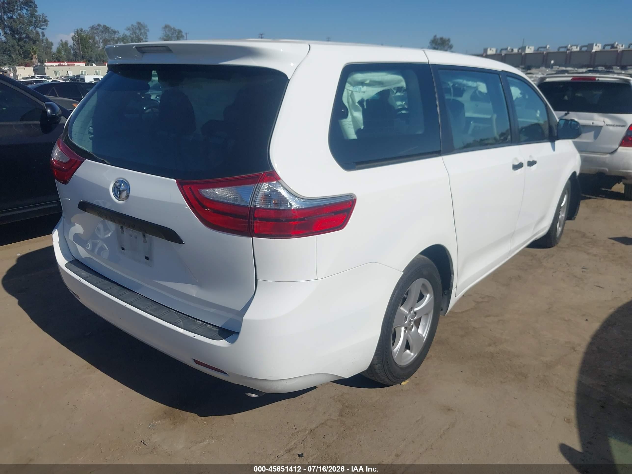 2015 Toyota Sienna L 7 Passenger White vin: 5TDZK3DC9FS644299