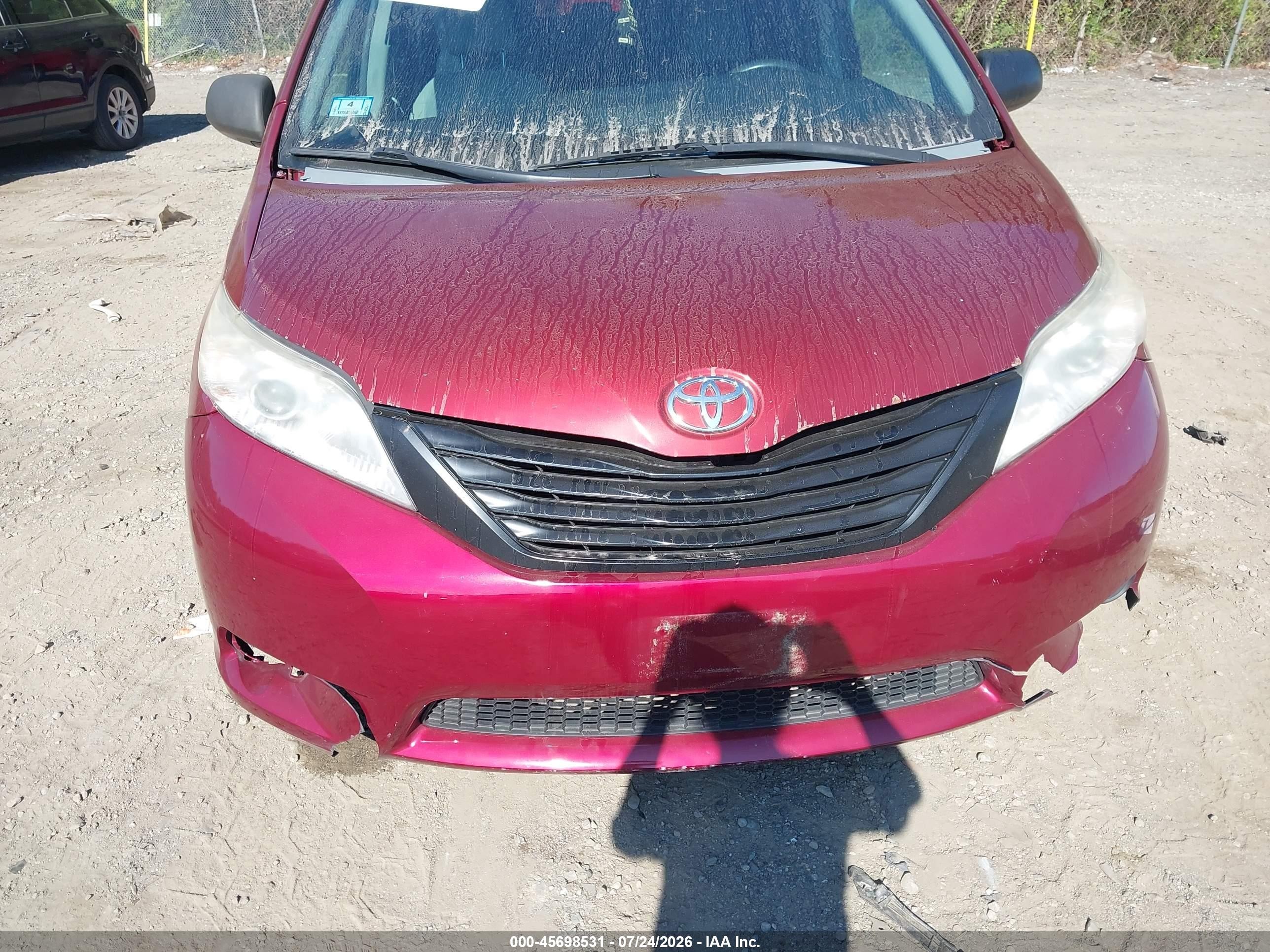 2015 Toyota Sienna L 7 Passenger Maroon vin: 5TDZK3DC9FS648403