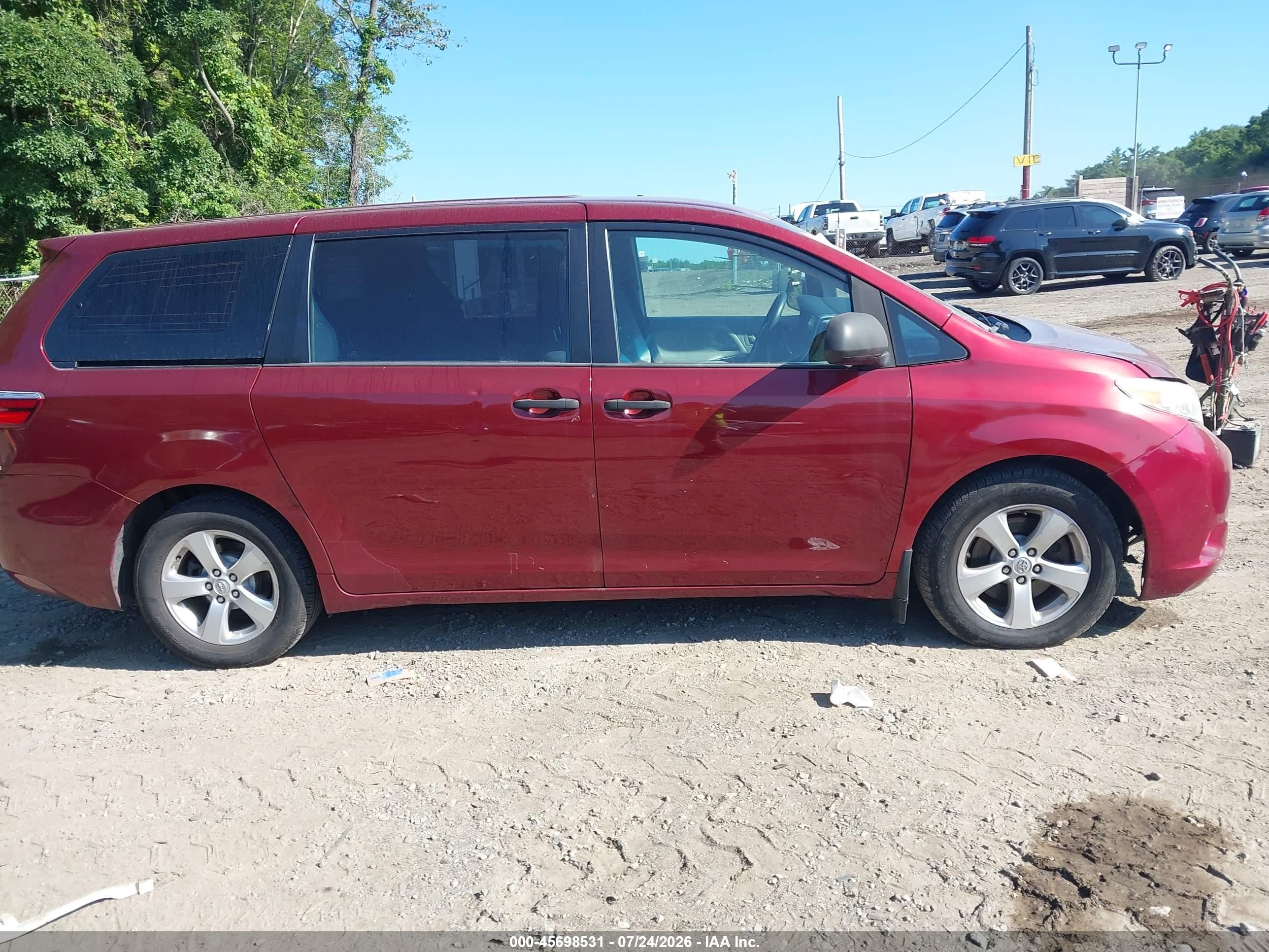 2015 Toyota Sienna L 7 Passenger Maroon vin: 5TDZK3DC9FS648403